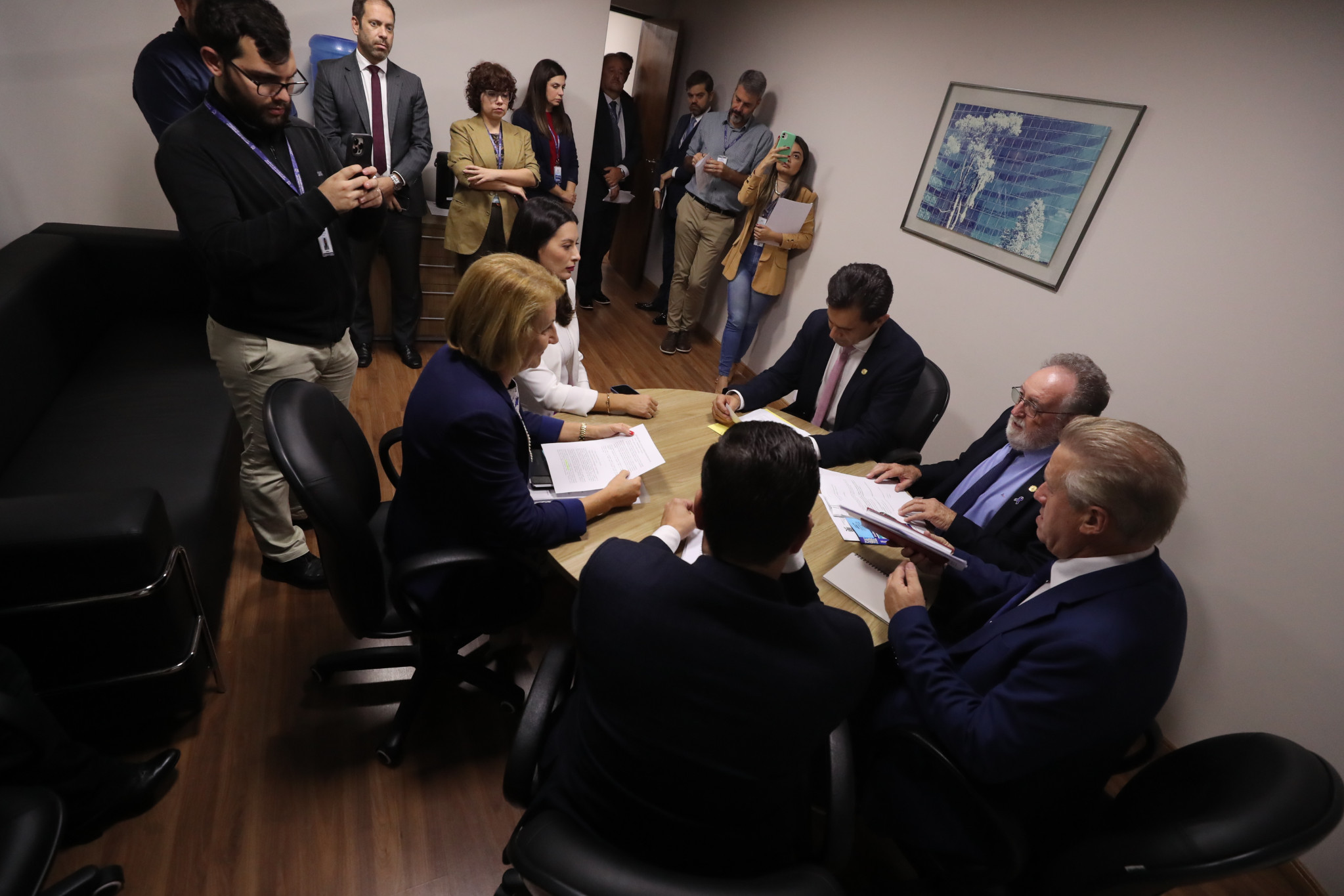 Comissão de Saúde Pública debate e aprova requerimentos em reunião nesta segunda-feira (10)