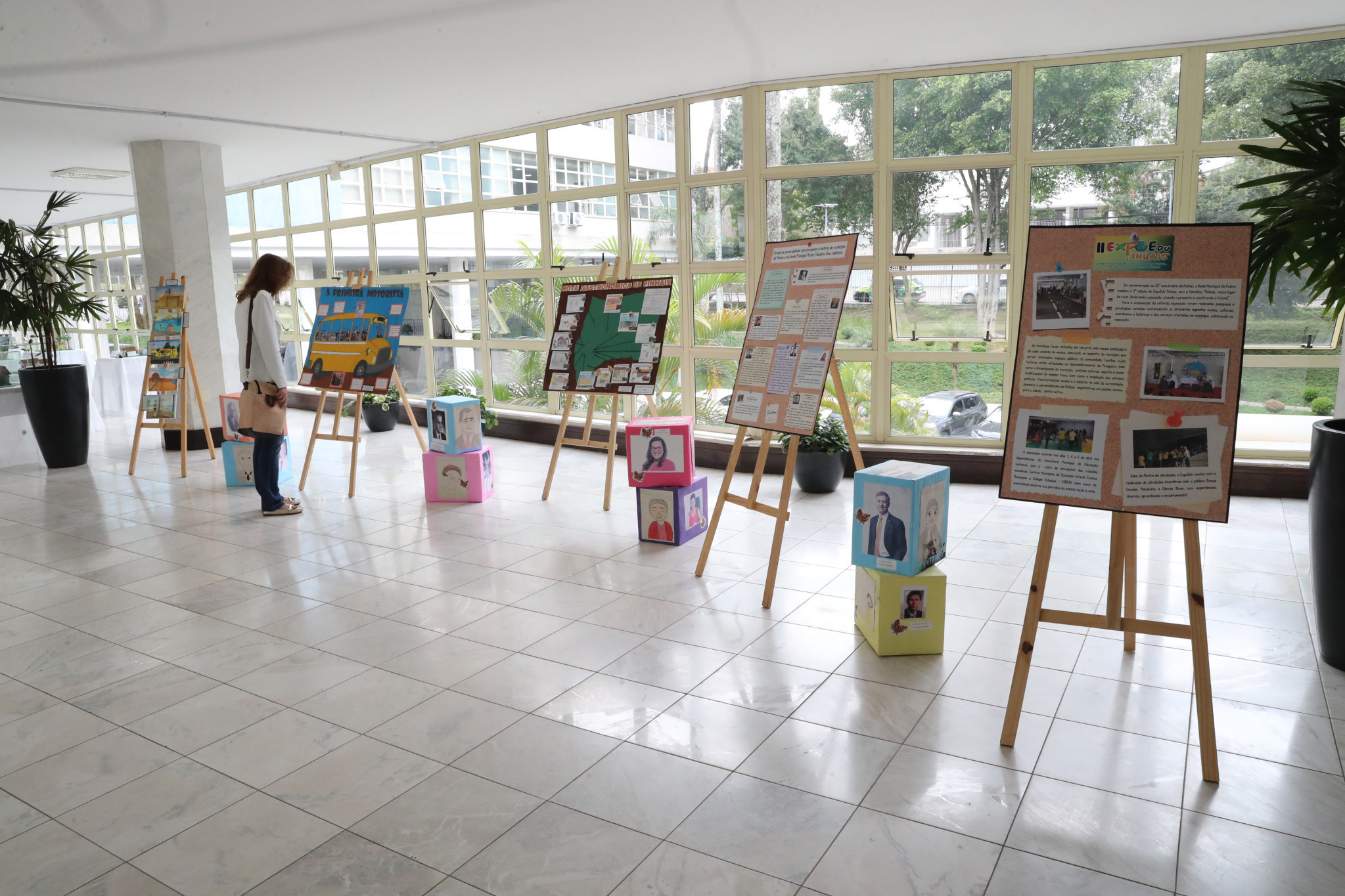 Assembleia Legislativa recebe exposição sobre o 32º aniversário do município de Pinhais