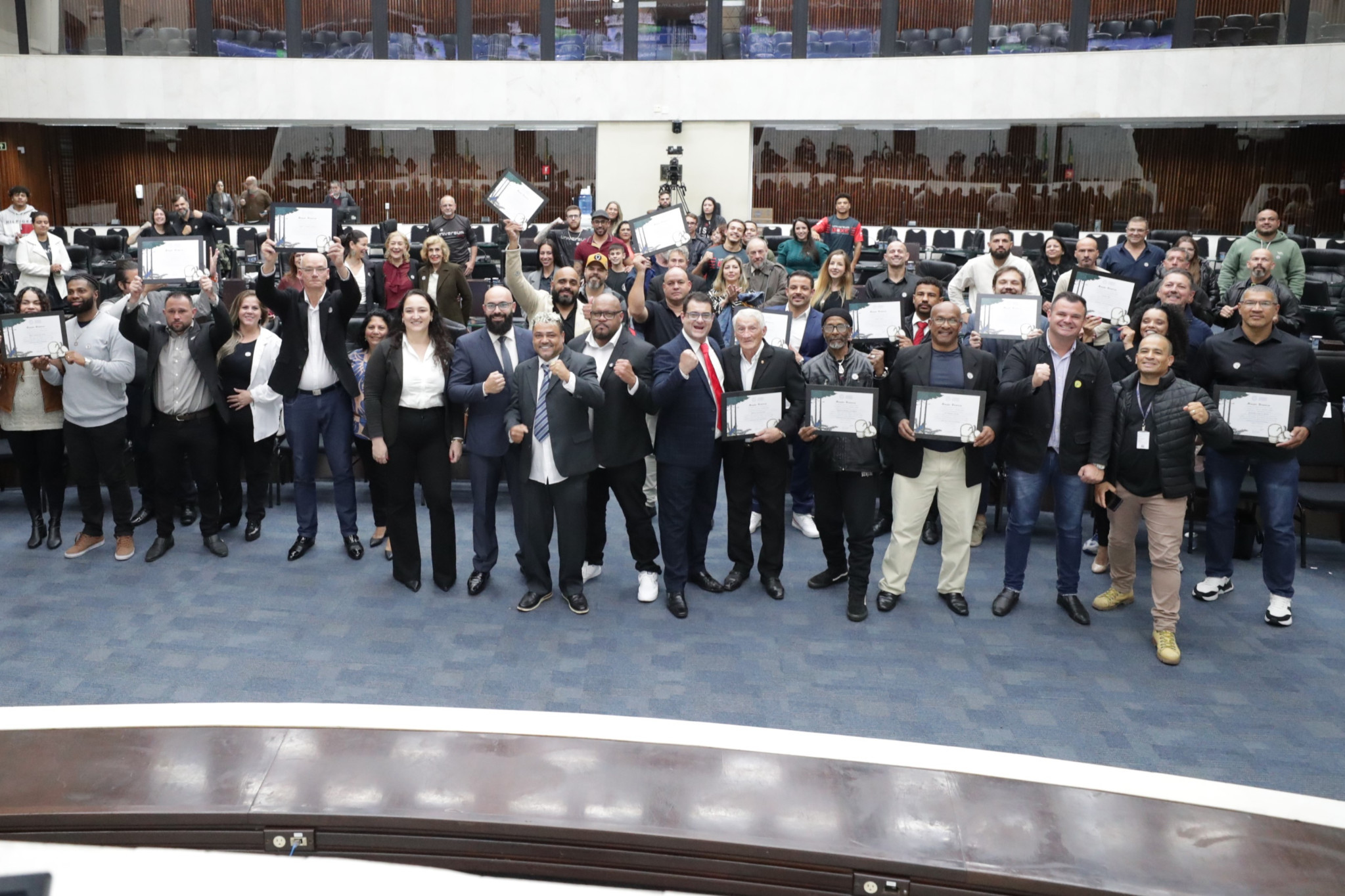 Nomes que fazem a história do boxe no Paraná são homenageados na Assembleia Legislativa