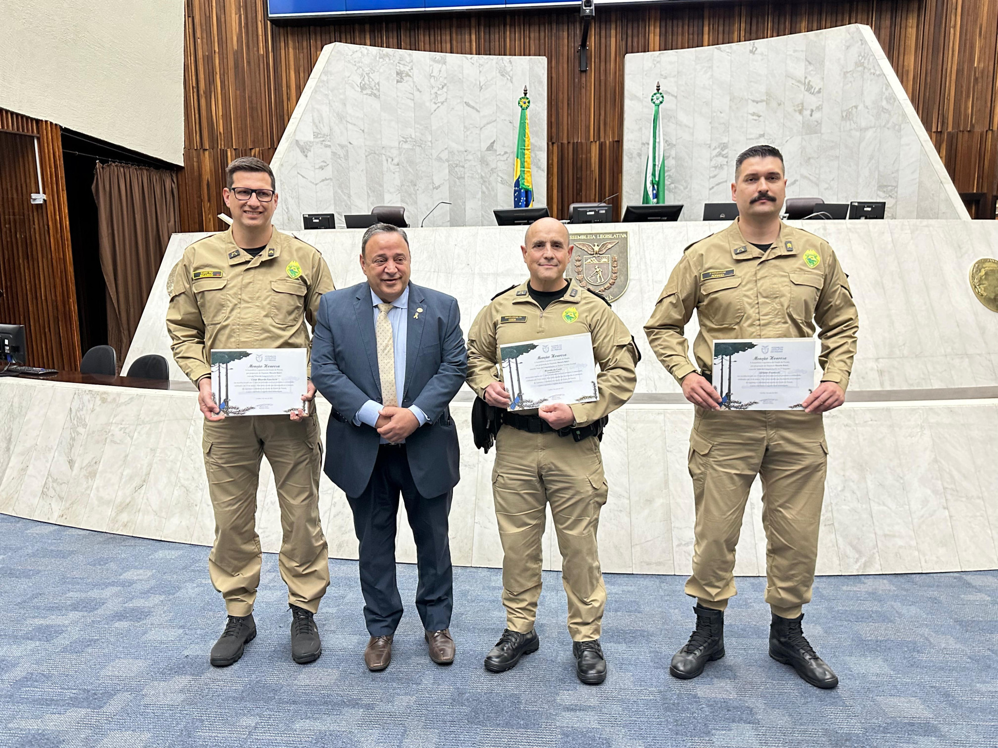 Deputado Hussein Bakri homenageia e também recebe homenagem do Batalhão de Patrulha Escolar Comunitária (BPEC)