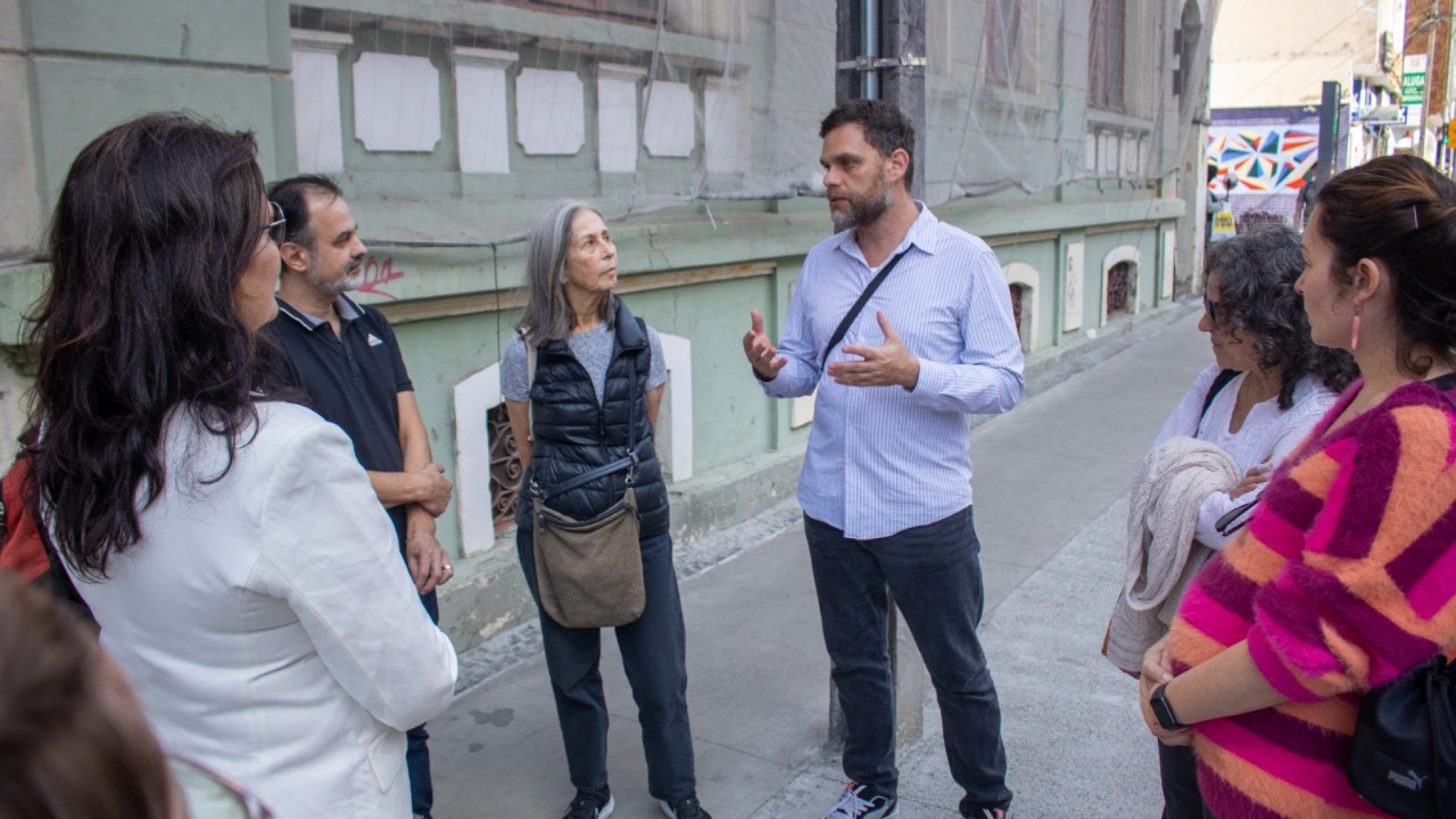 Deputado Goura (PDT) visita prédio histórico da Escola de Música e Belas Artes do Paraná e diz que restauração é urgente