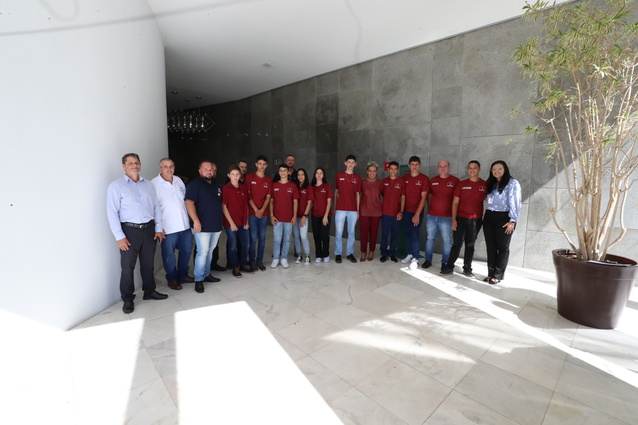 Vereadores mirins de São Jerônimo da Serra visitam a Assembleia