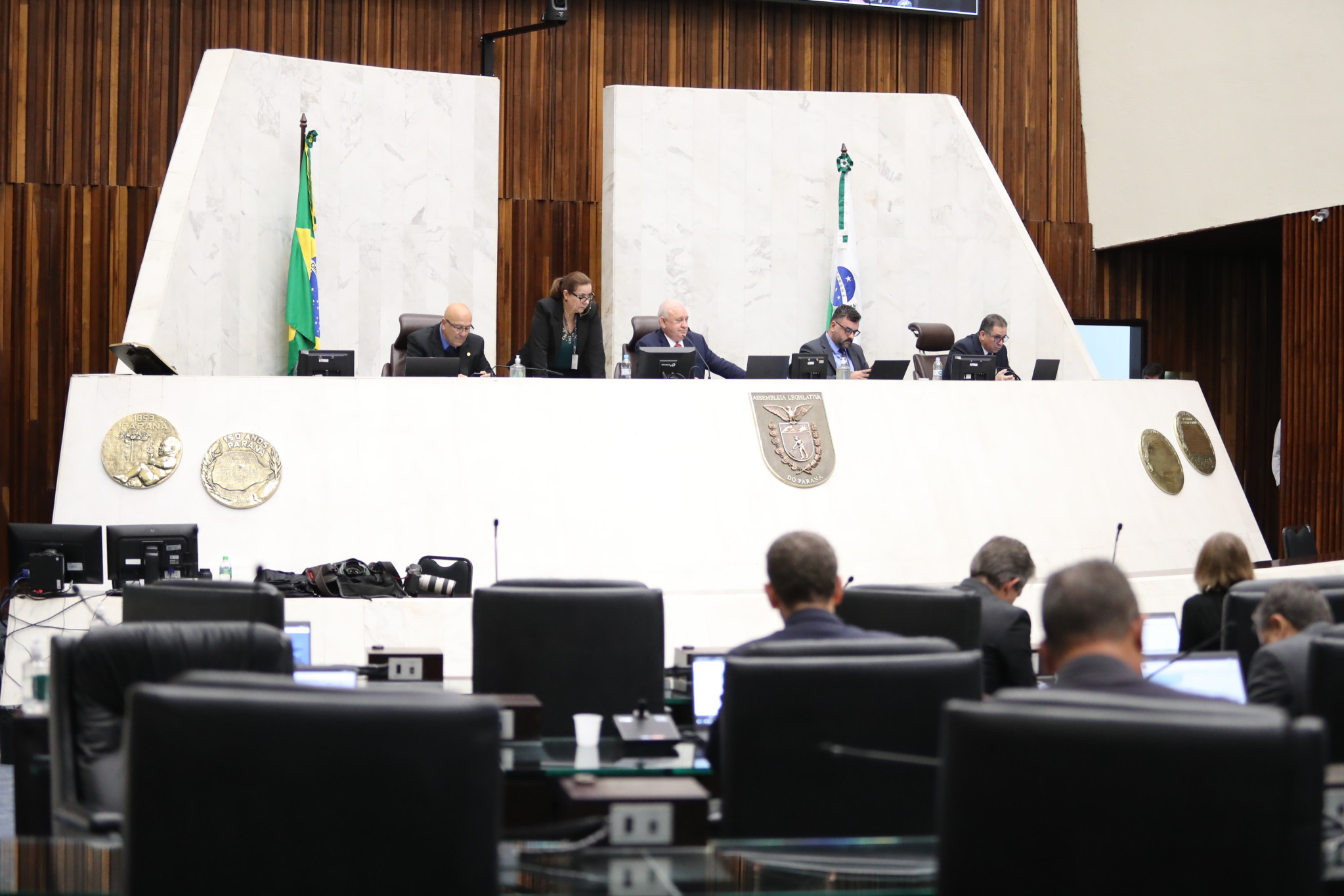 Assembleia aprova proibição de corrida de cães em todo o Paraná