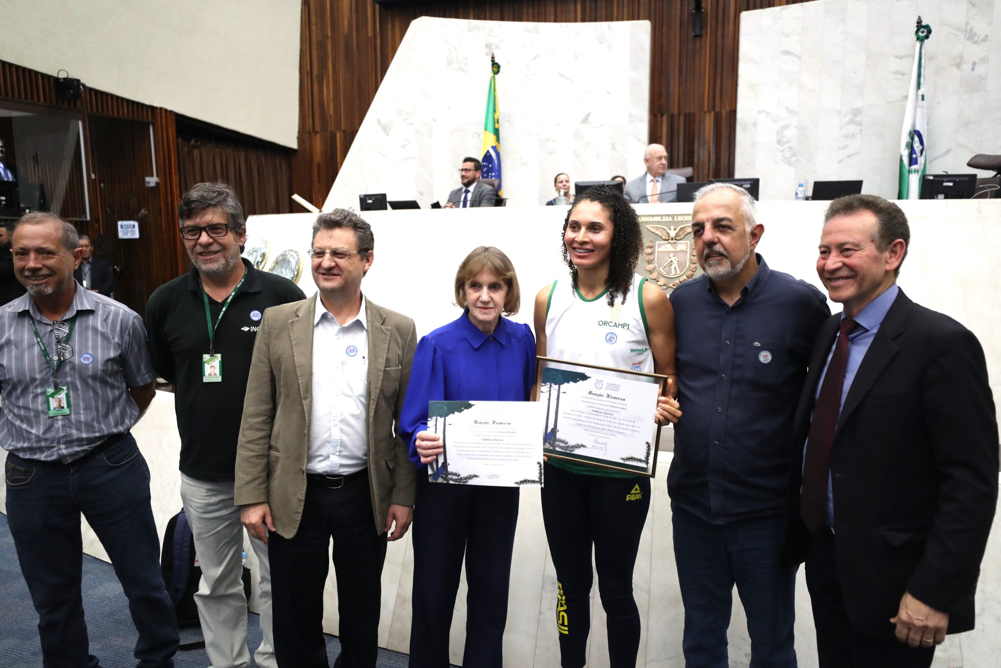 Atleta paranaense Valdileia Martins é homenageada na Assembleia Legislativa