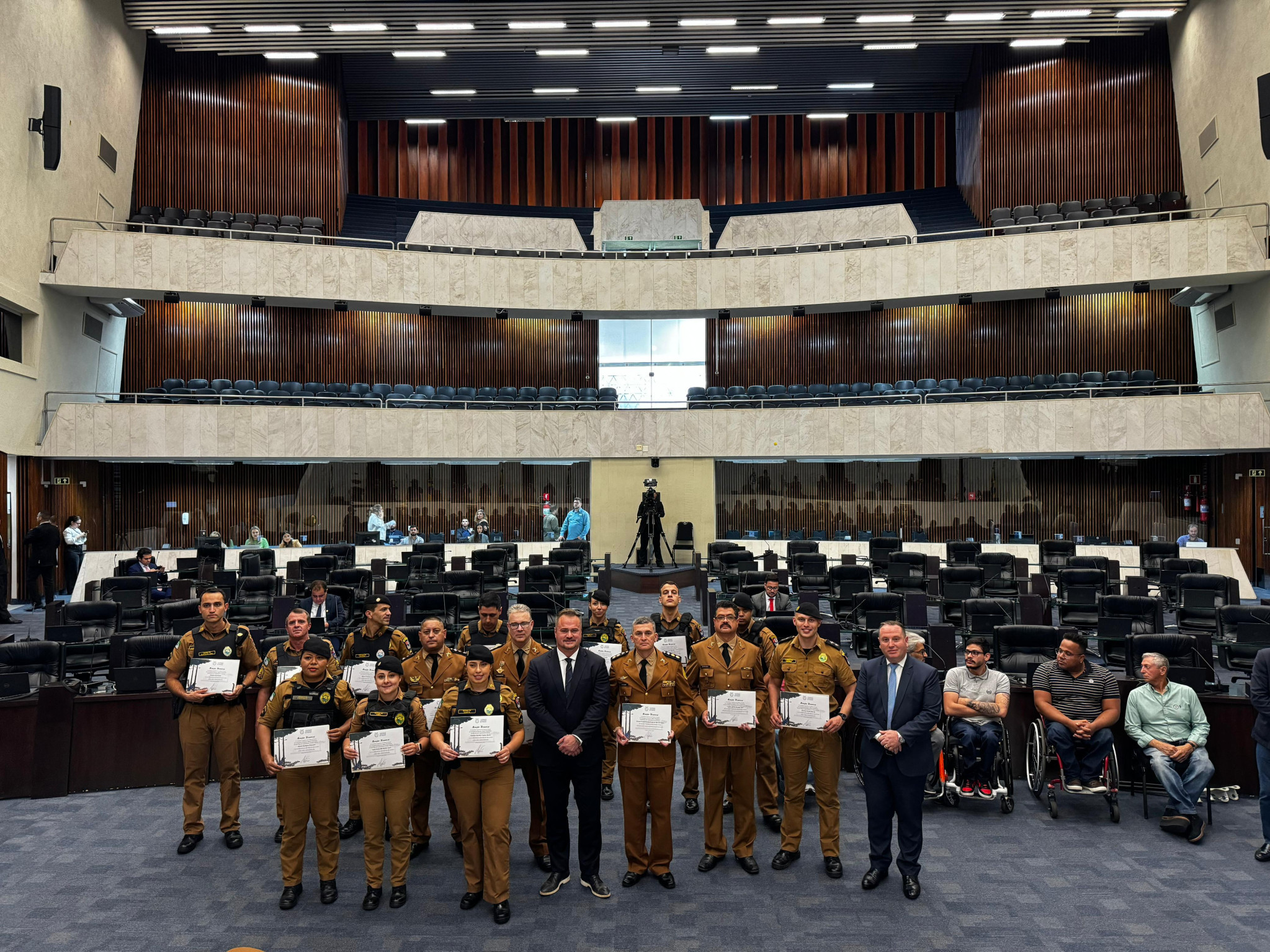 Deputado Alisson Wandscheer (SD) homenageia policiais militares com Menção Honrosa da Assembleia Legislativa