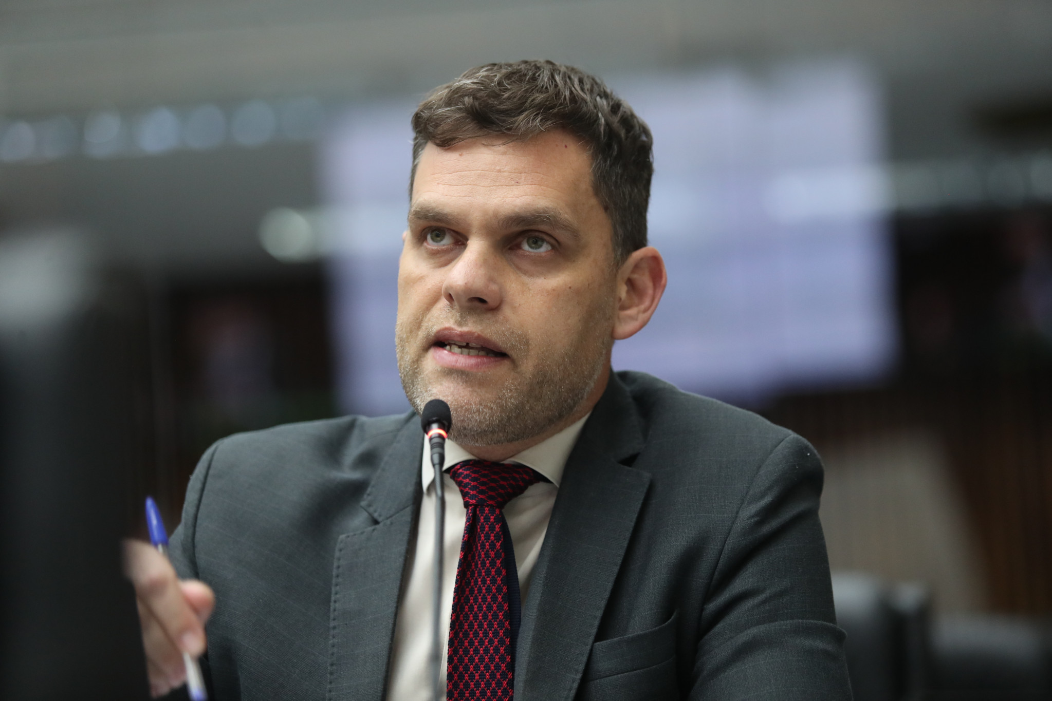 Deputado Goura (PDT) cobra integração com a China e ações contra crise hídrica em audiência das metas fiscais na Alep