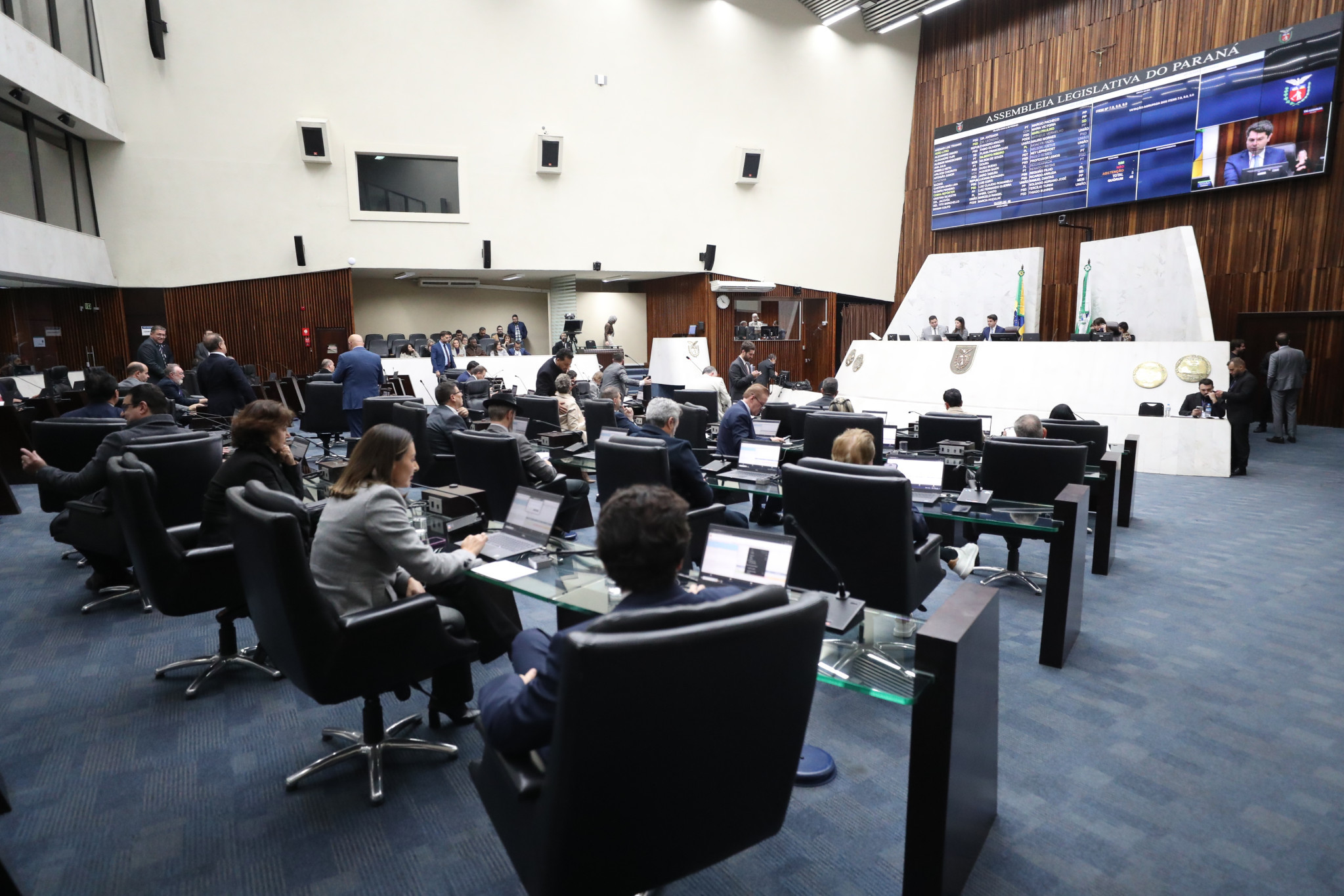 Segue para a sanção a proposta para acolhimento dos órfãos do feminicídio no Paraná