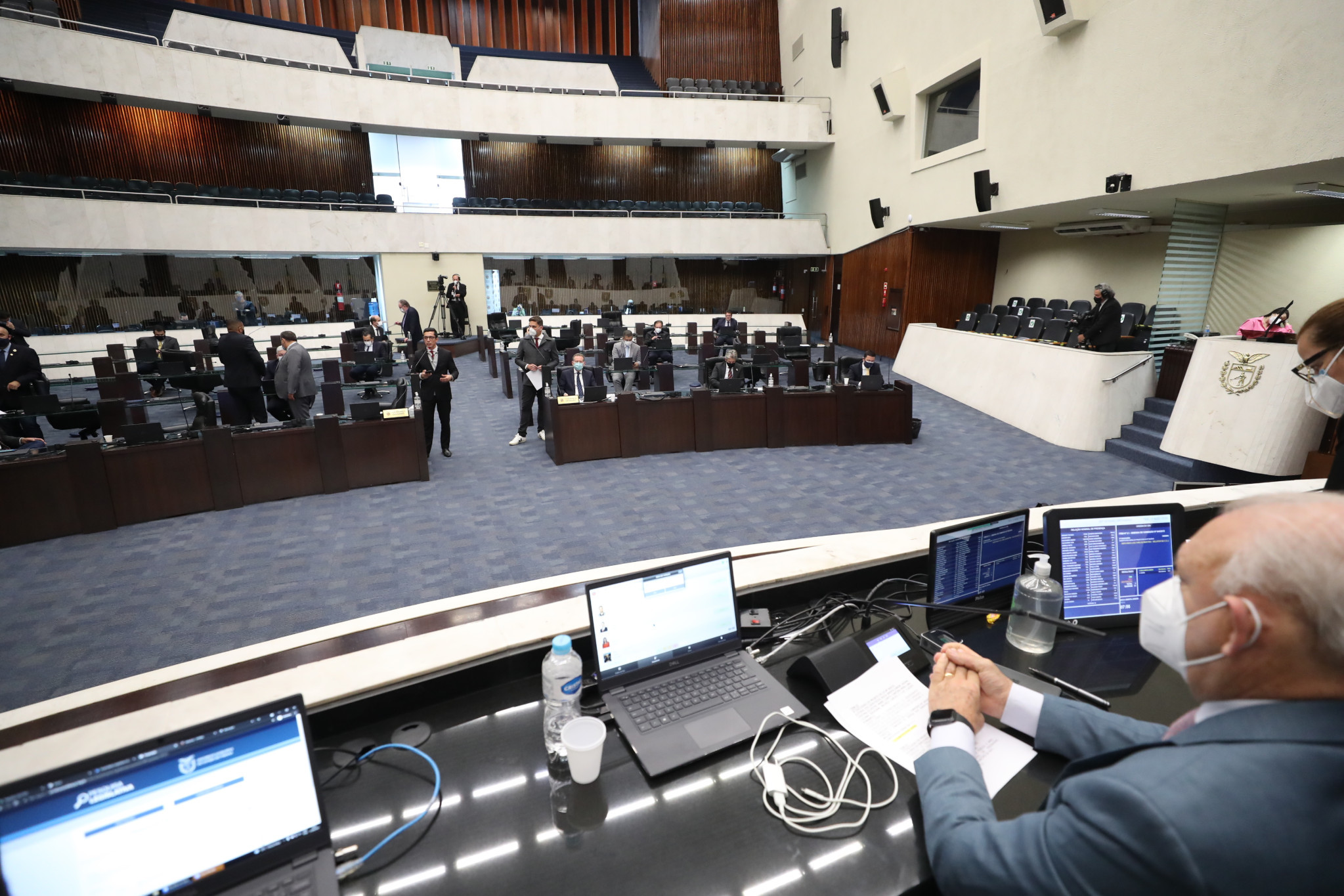 Coordenadora de organização social elogia pioneirismo da Assembleia em projeto de distribuição de absorventes