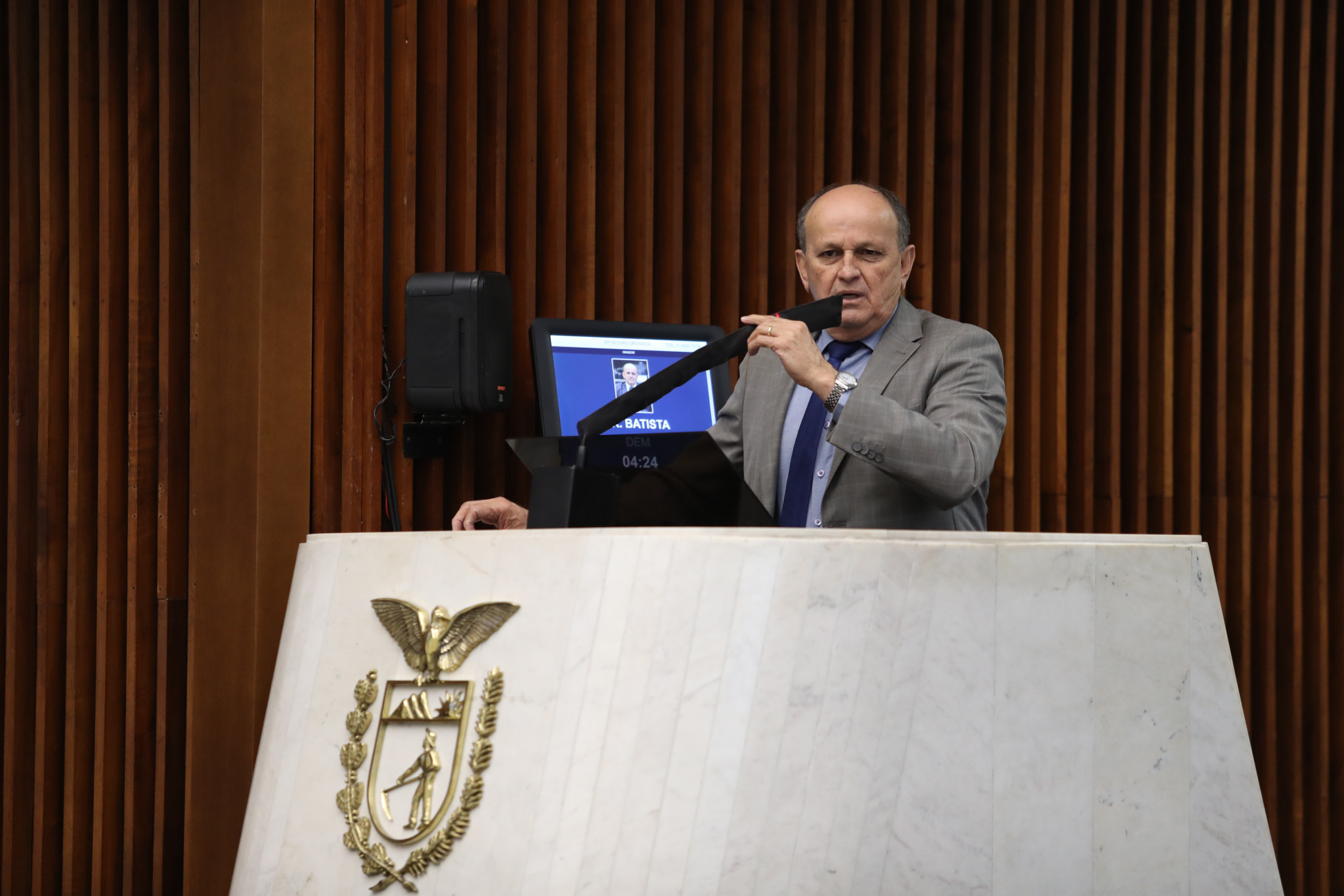 Deputado Dr. Batista recebe título de Amigo do HU de Maringá