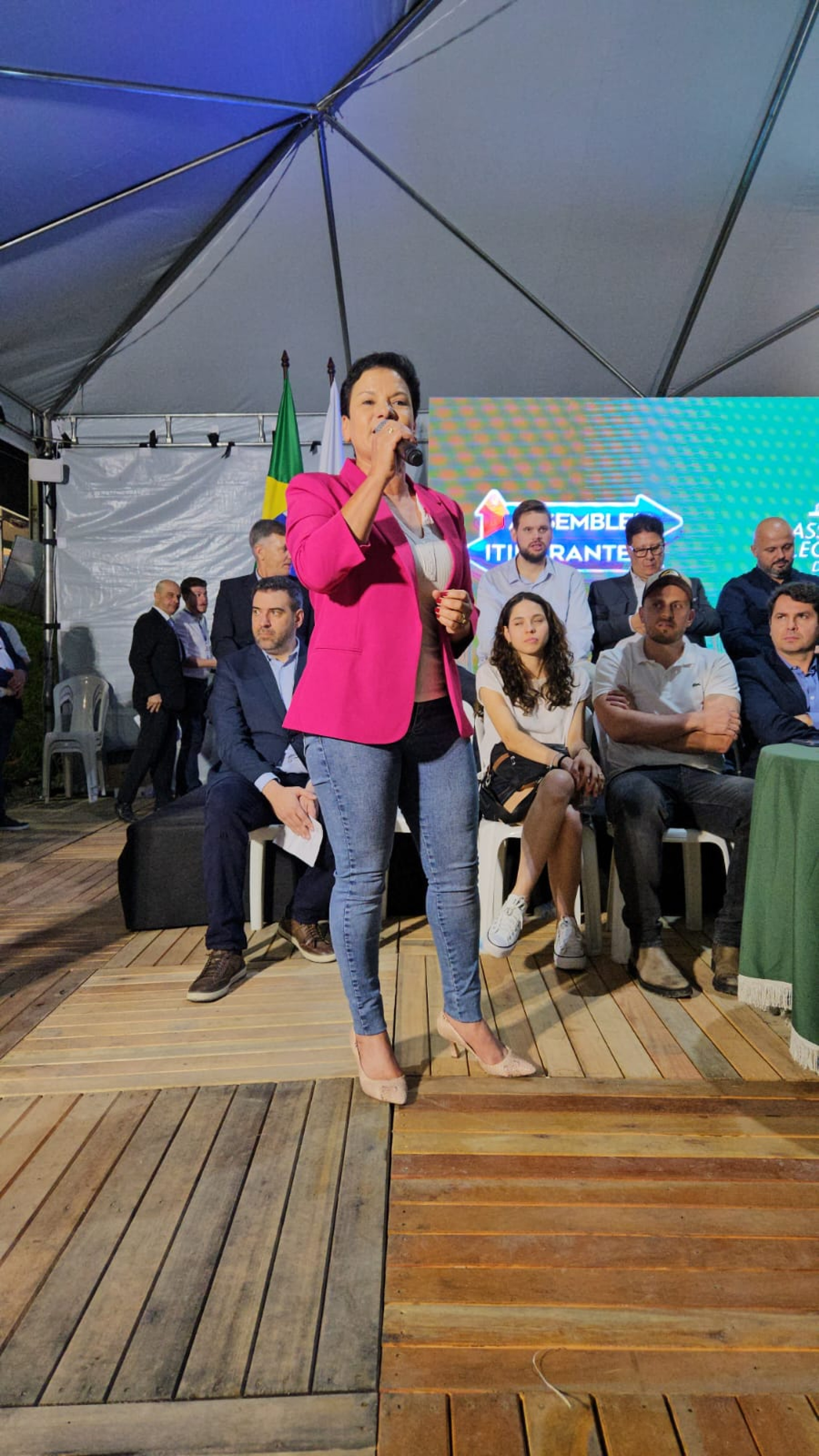 Deputada Marli Paulino (SD) presta homenagens e evidencia pujança da RMC na Assembleia Itinerante