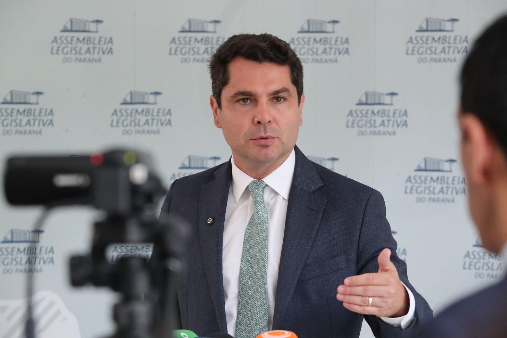 Deputado Alexandre Curi (PSD) propõe lei que atualiza normas de atendimento prioritário no Paraná