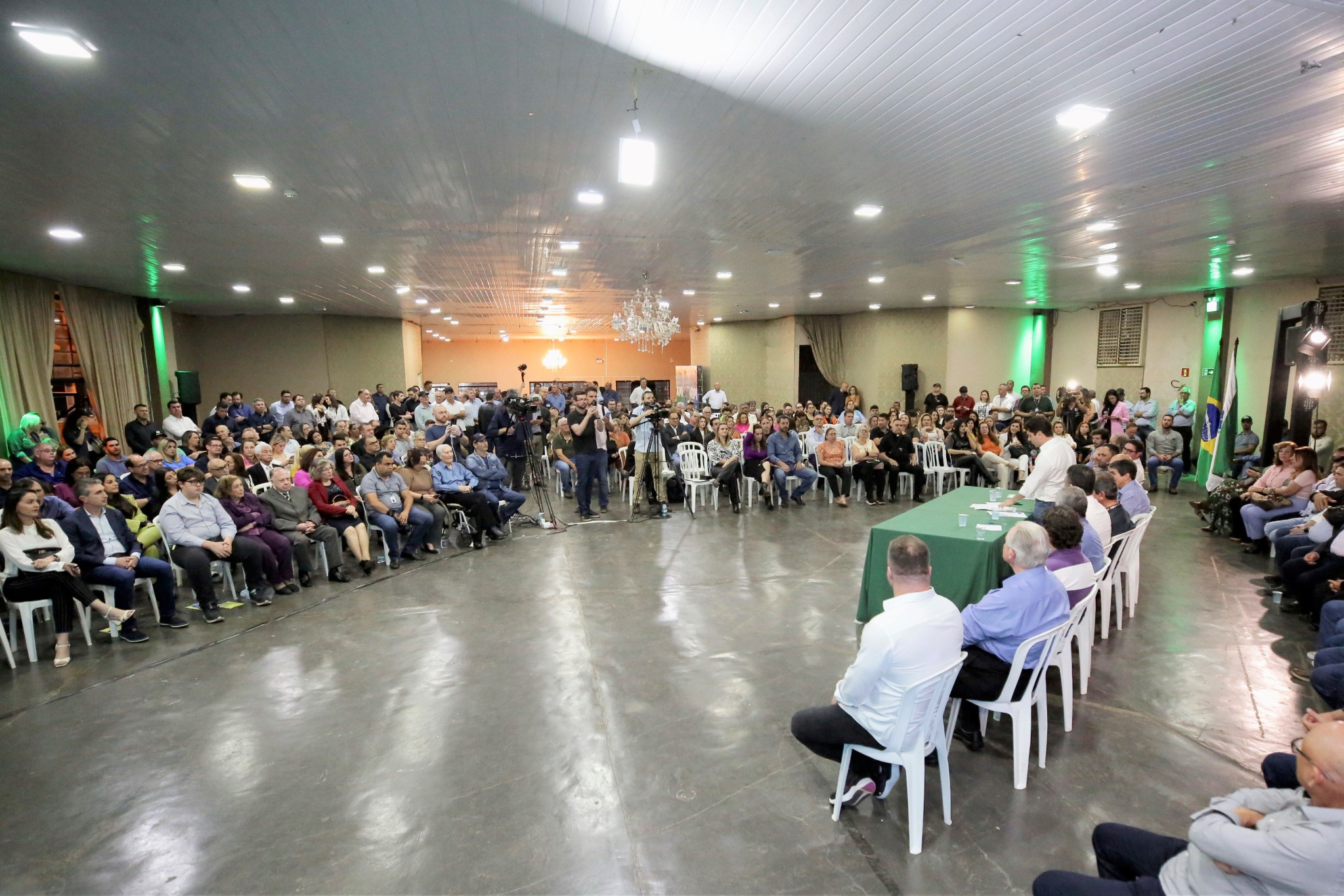 Assembleia recebe reivindicações da população durante sessão especial em Santo Antônio da Platina