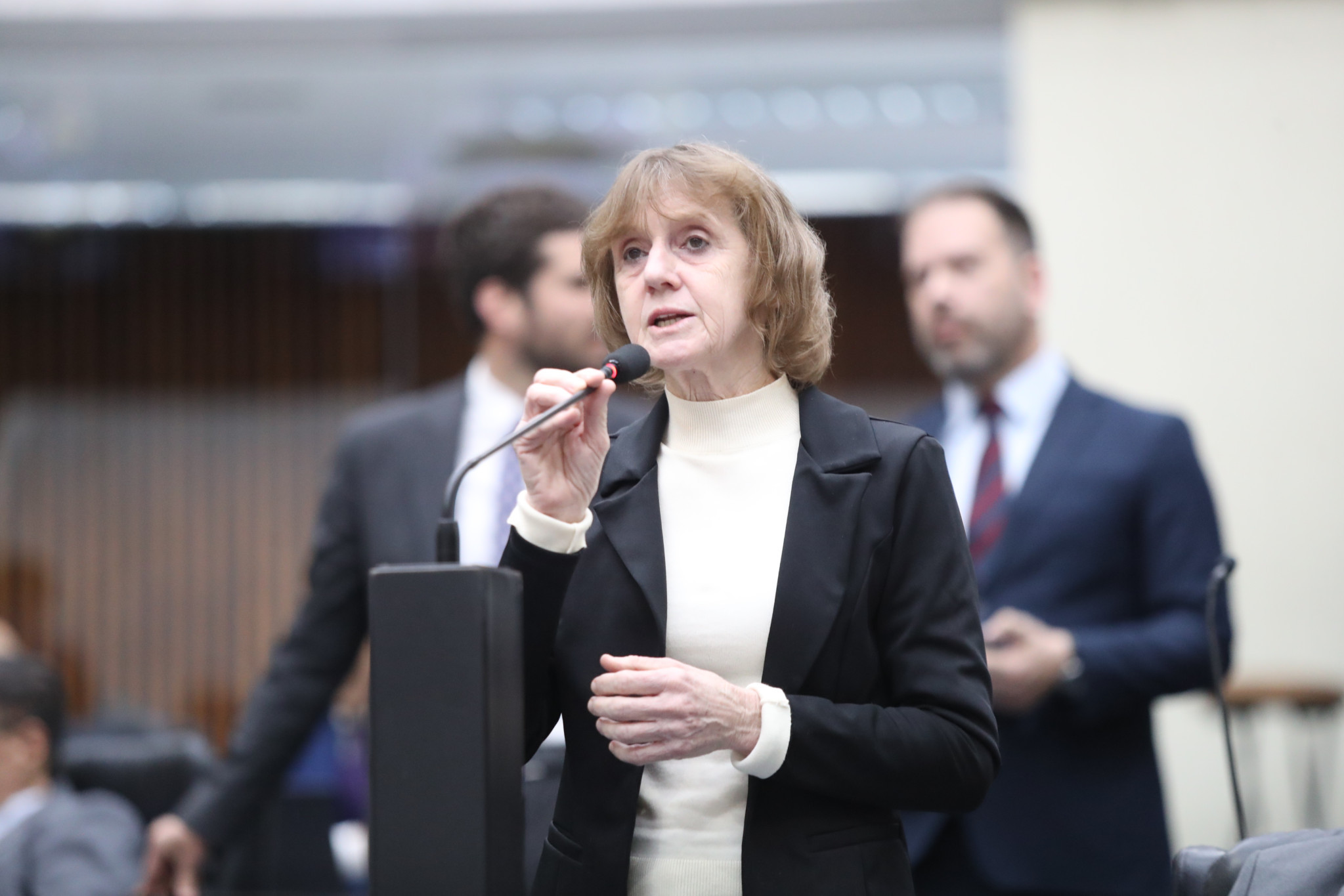 Deputada Luciana Rafagnin (PT) destaca aprovação de emenda que exclui escolas do campo do Programa Cívico-Militar