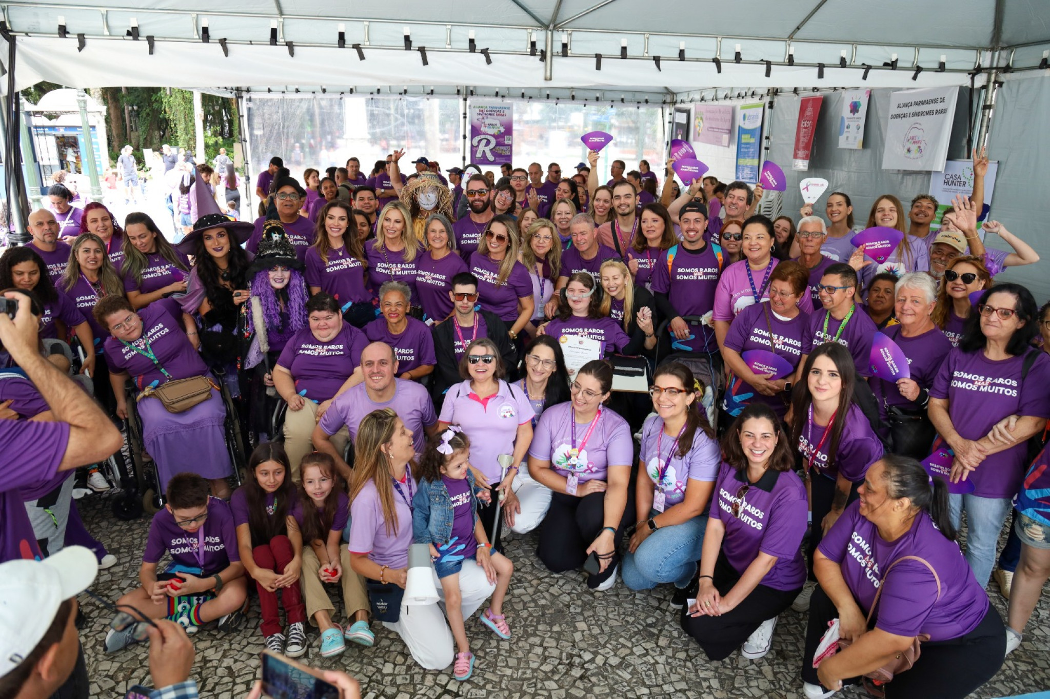 Caminhadas do Fevereiro Lilás reúnem famílias e apoiadores em Curitiba e em Maringá
