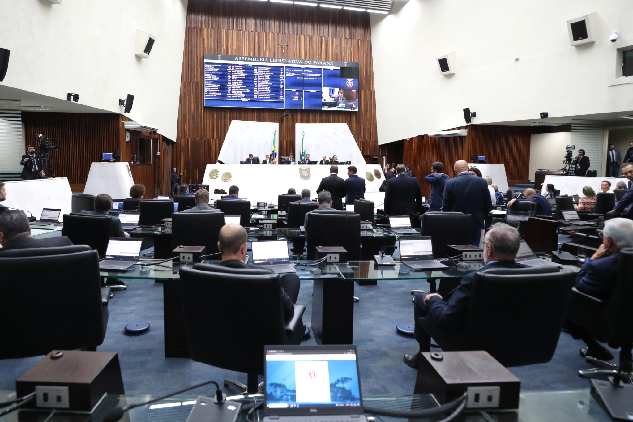 Avança na Assembleia projeto para subsidiar alimentação de universitários no Paraná