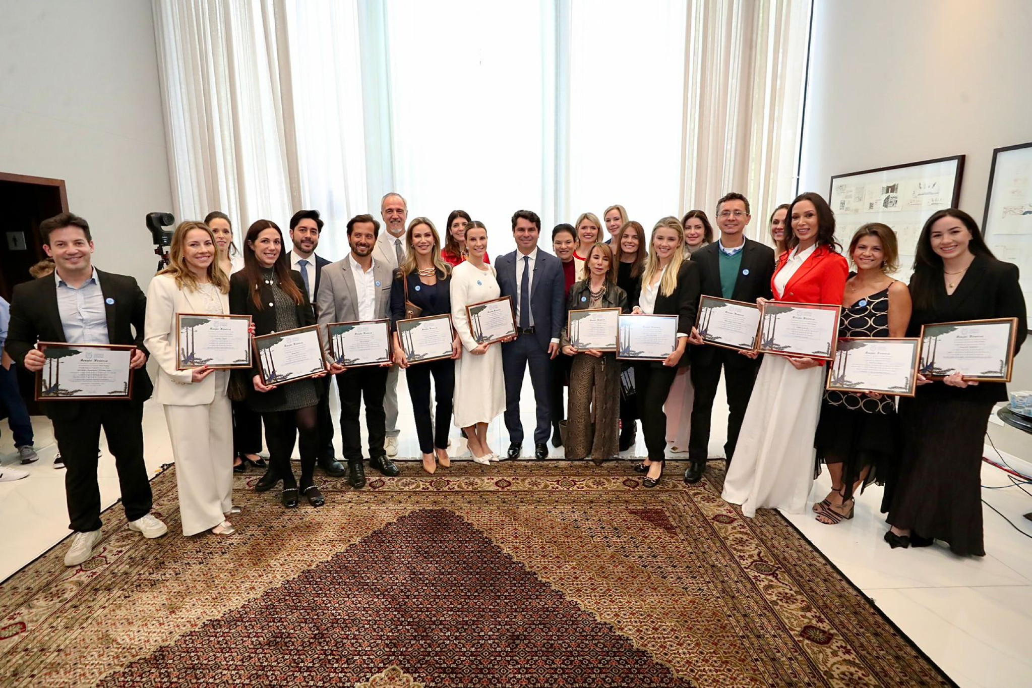 Deputada Marli Paulino (Solidariedade) presta homenagem aos cirurgiões-dentistas do Paraná