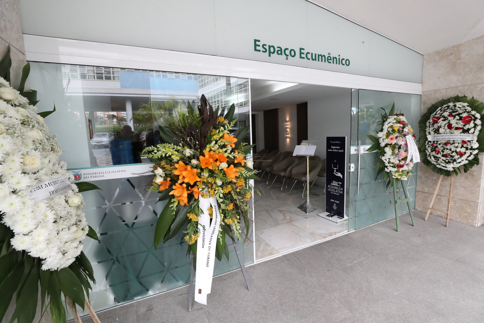 Família, amigos, deputados e autoridades se despedem do ex-deputado federal Basílio Villani na Assembleia