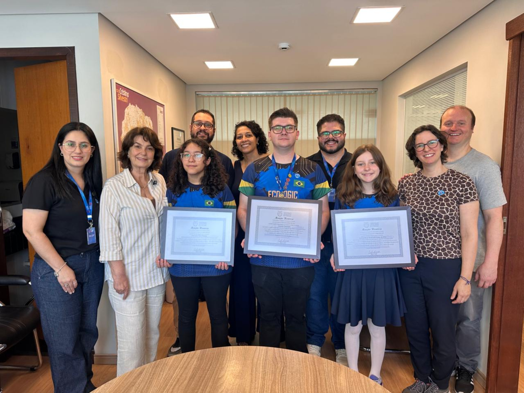Deputada Cristina Silvestri (PP) homenageia meninas medalhistas em competição nacional de robótica