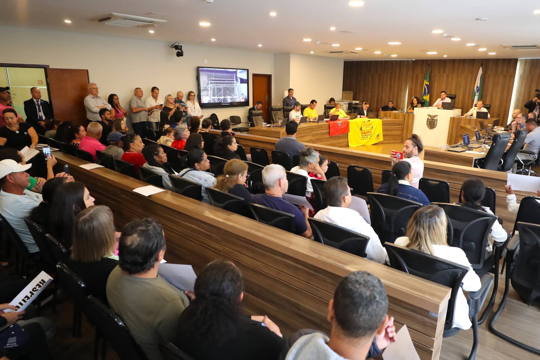 Audiência Pública articula grupo de trabalho para enfrentar despejos de moradores que vivem próximos às linhas de transmissão da Copel