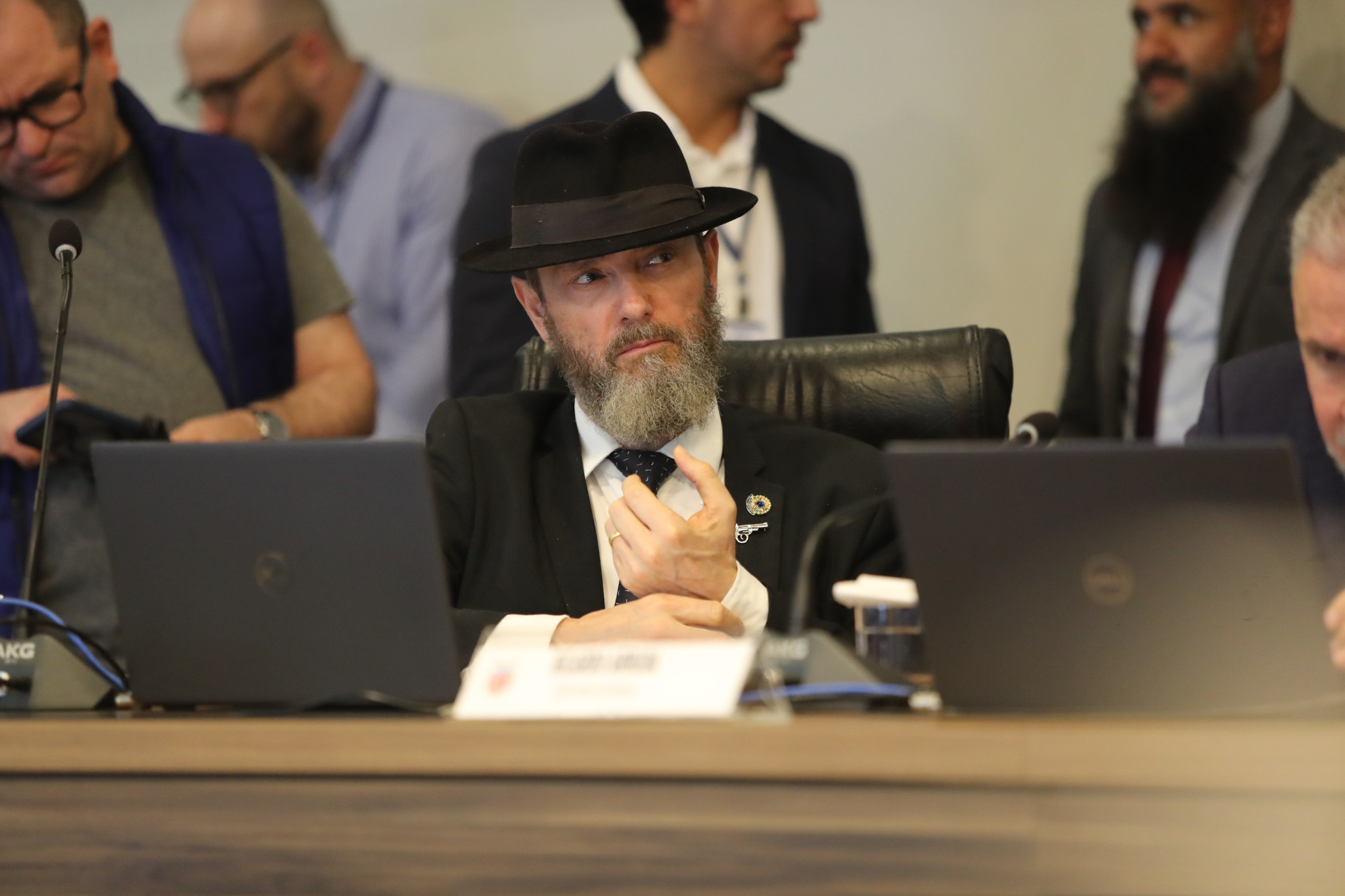 Projeto de lei visa garantir certidões em Braille para pessoas com deficiência visual no Paraná