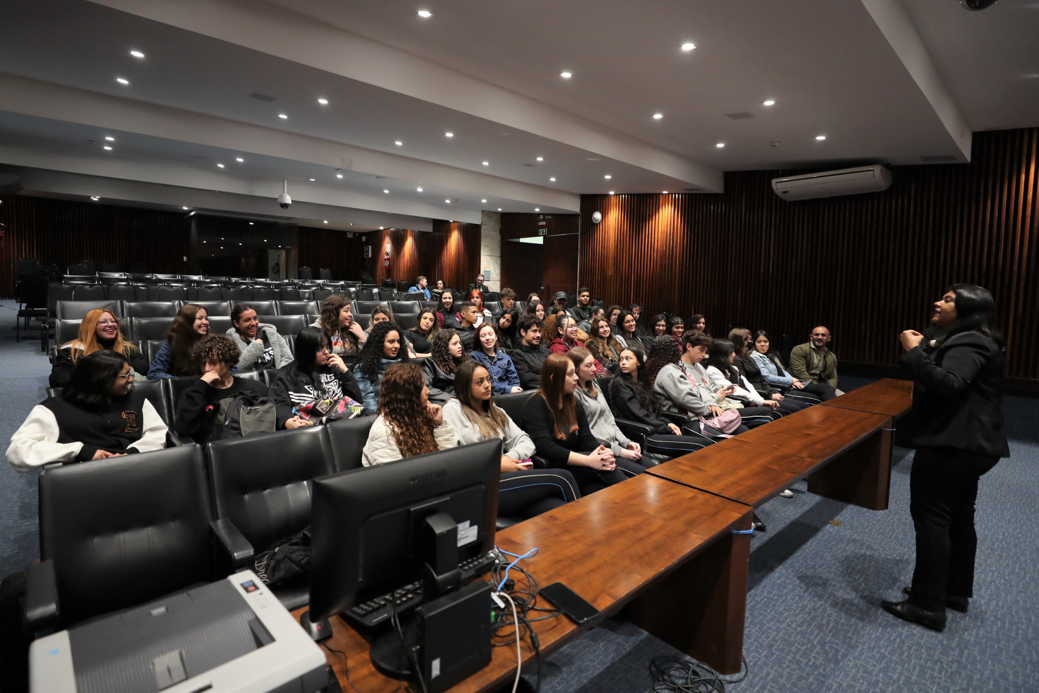 Alunos do curso técnico em Administração do Colégio Estadual Pedro Macedo visitam a Assembleia