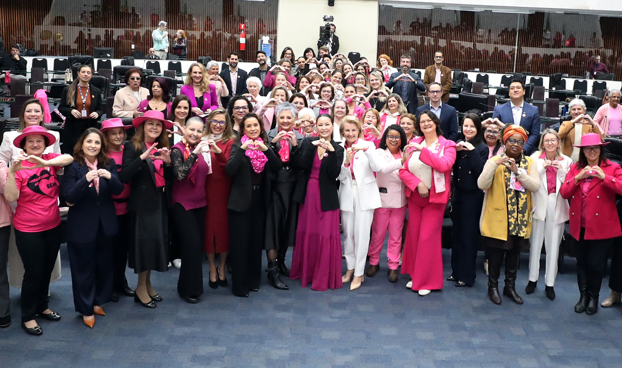 Assembleia abre Outubro Rosa com relatos de superação e alerta para prevenção do câncer de mama