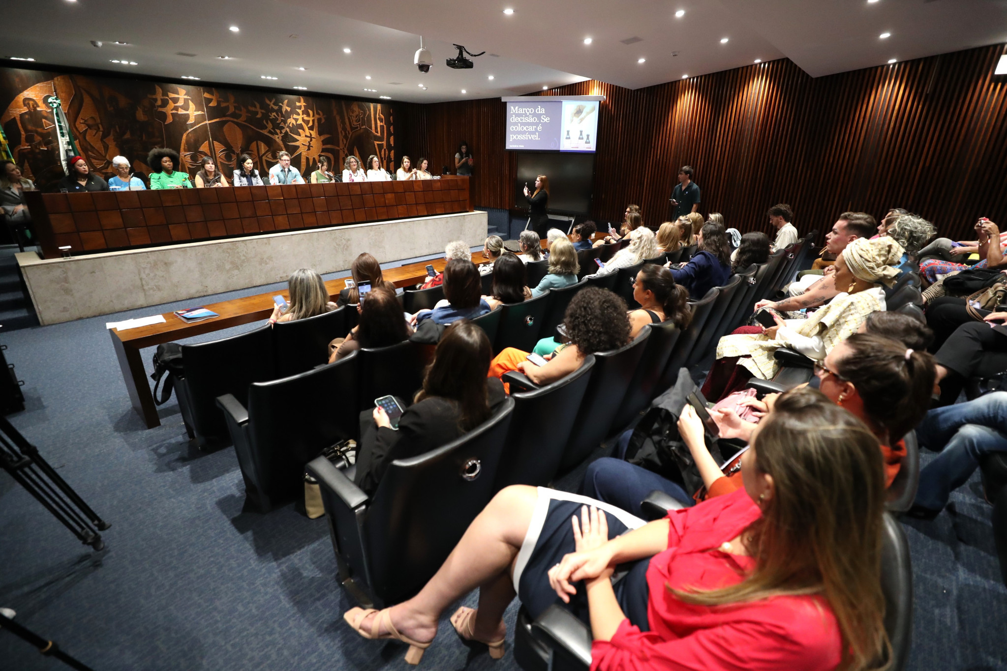 Evento na Assembleia discute políticas públicas e amplia diálogo sobre presença feminina na vida pública