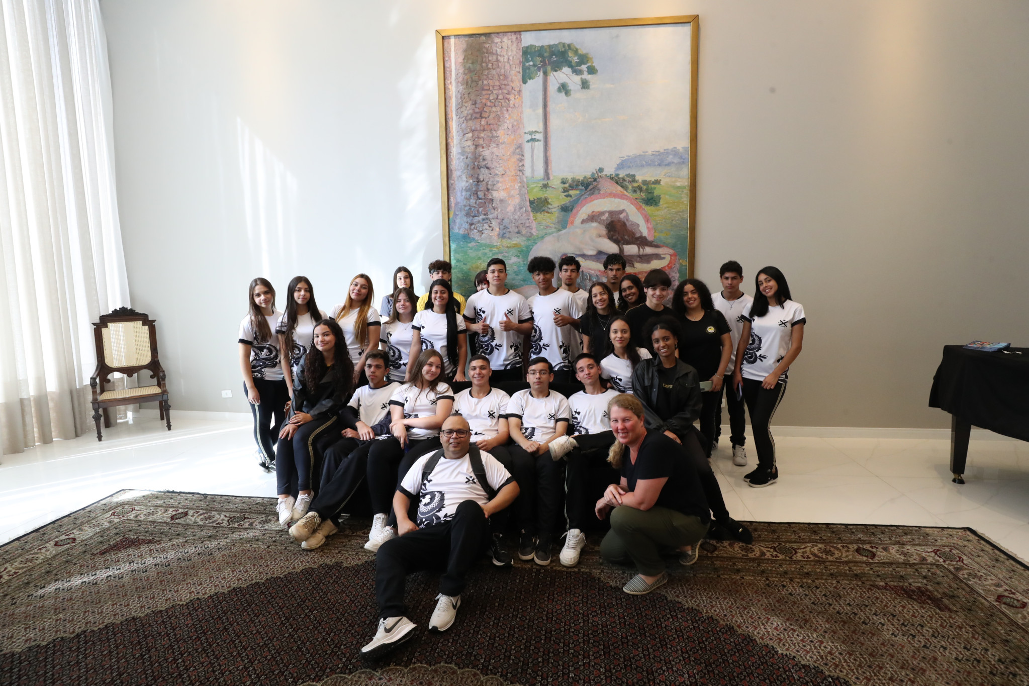 Alunos do Colégio Estadual Professora Iara Bergmann visitam a Assembleia