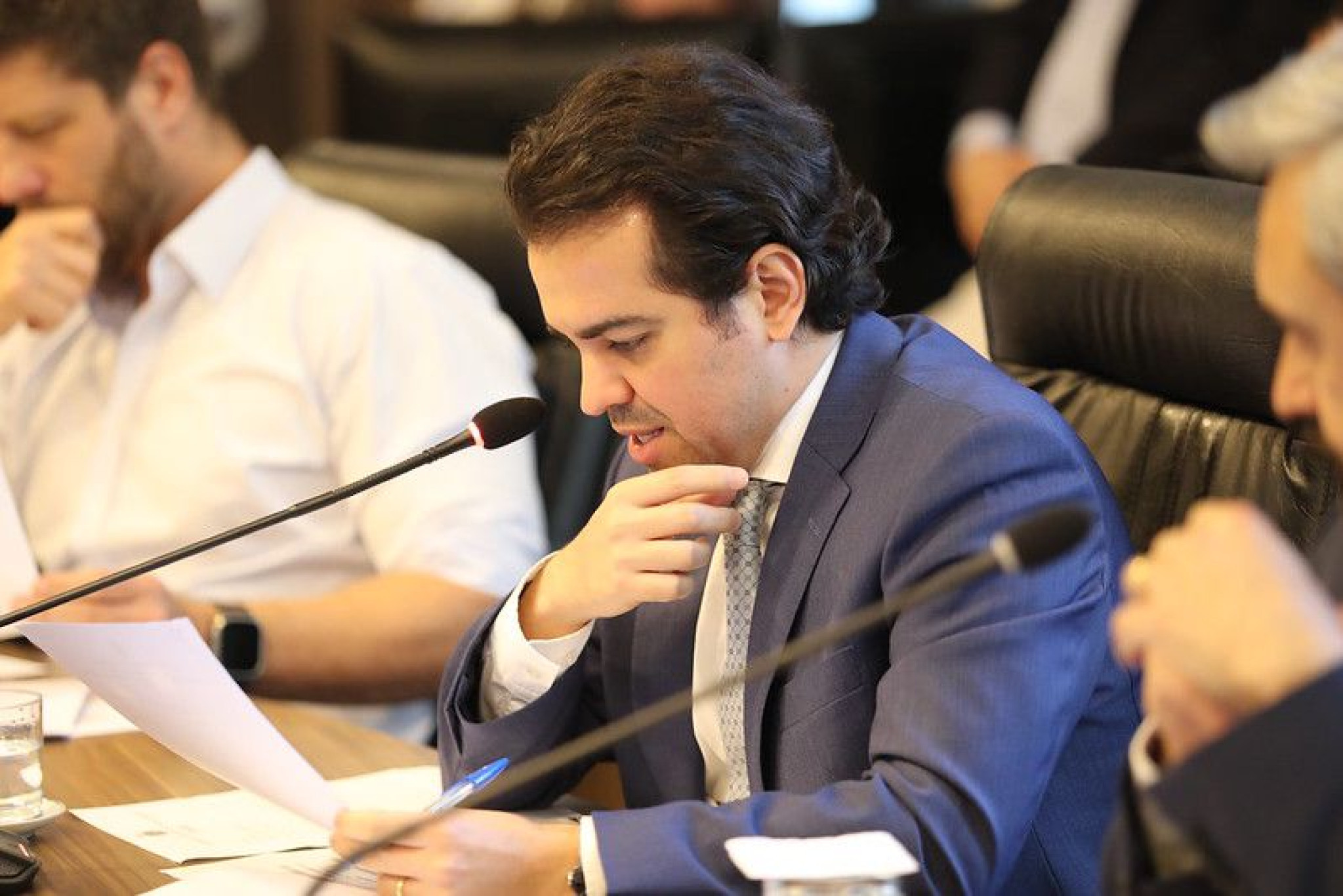 CCJ aprova projeto que trata de placas informativas em obras públicas paralisadas no Paraná