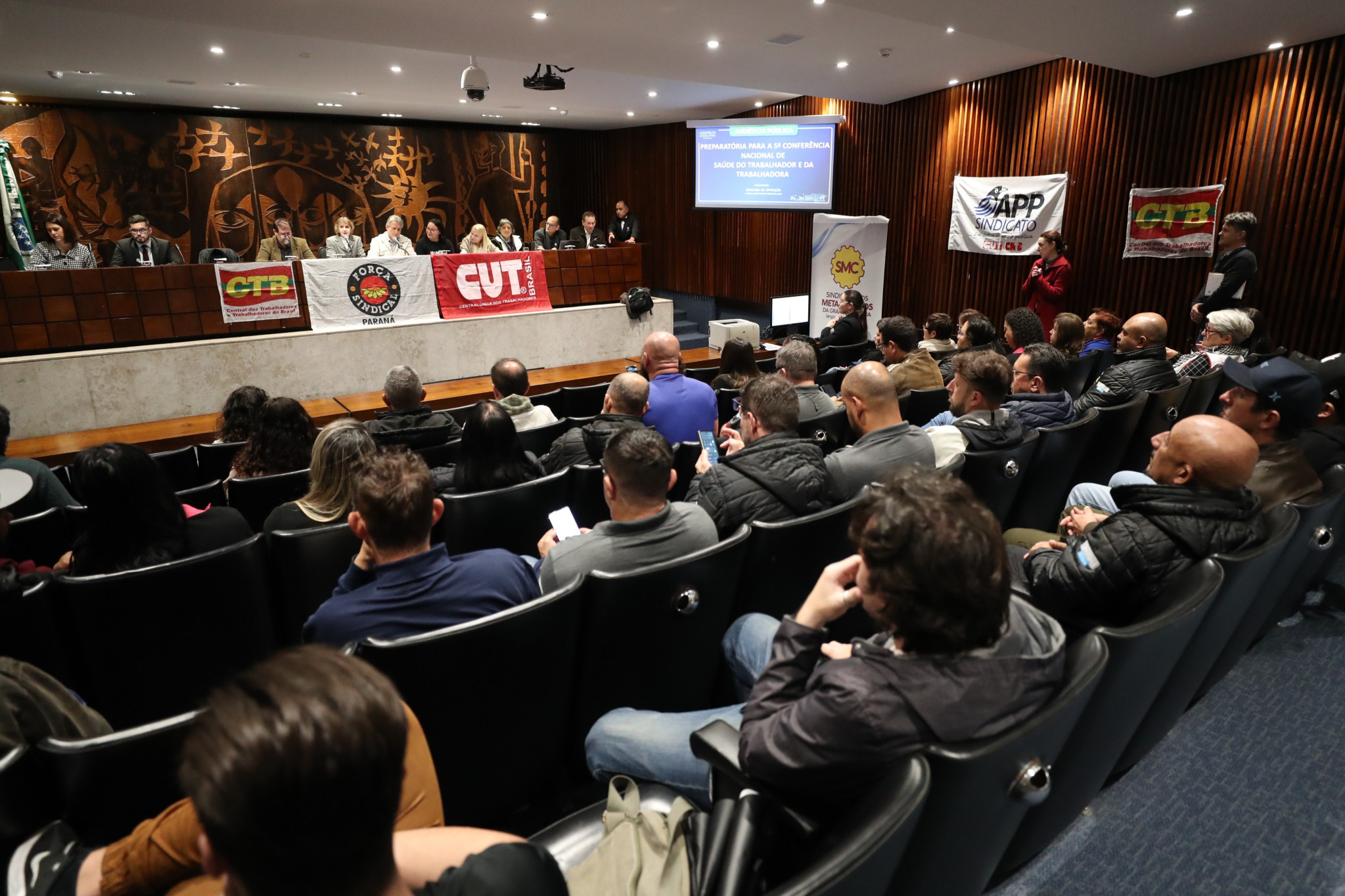 Maior transparência na aplicação de recursos para a saúde do trabalhador no Paraná é debatida em audiência pública
