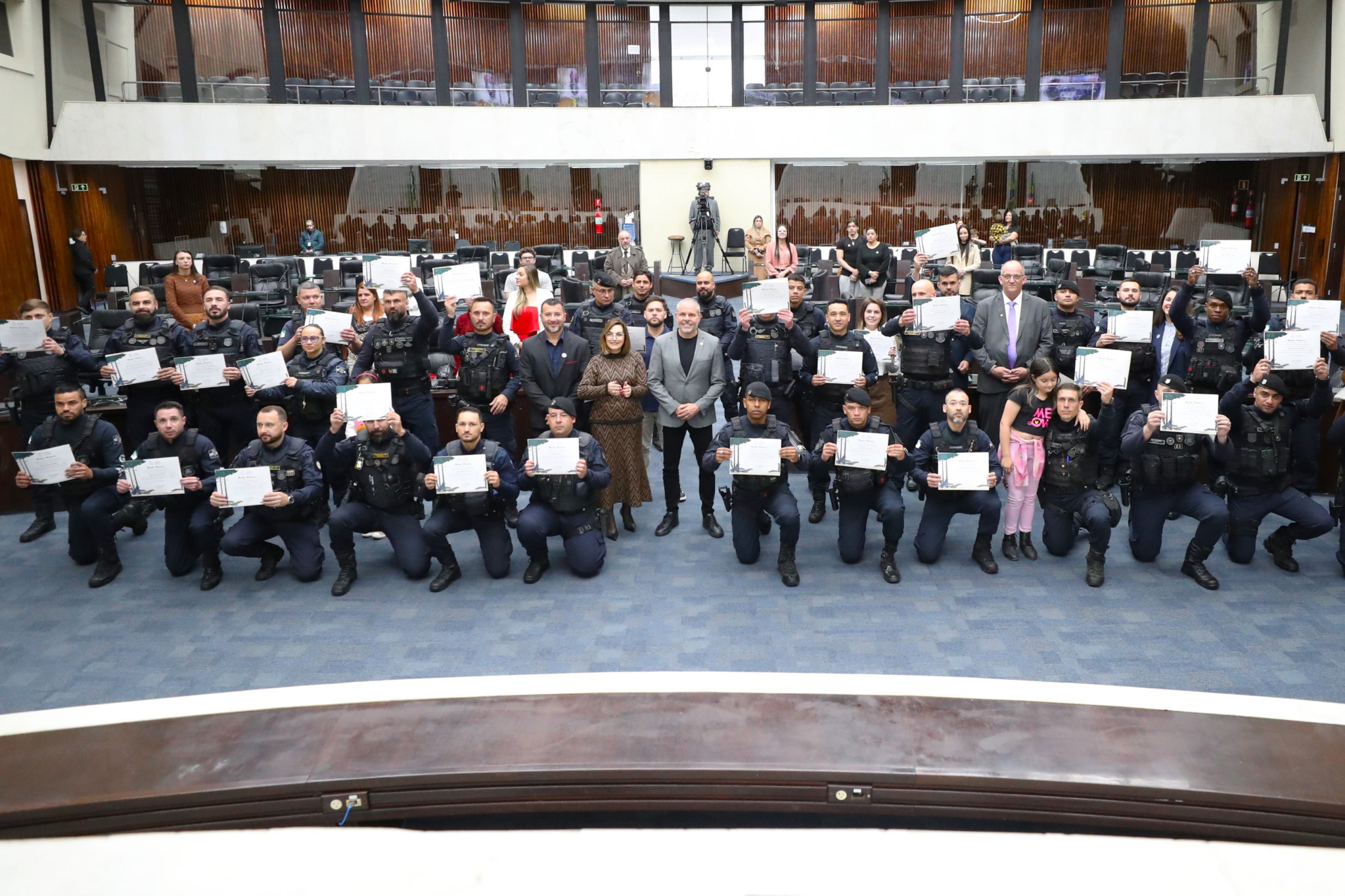 Guardas municipais de Araucária e Campo Largo são homenageados pela Assembleia Legislativa do Paraná