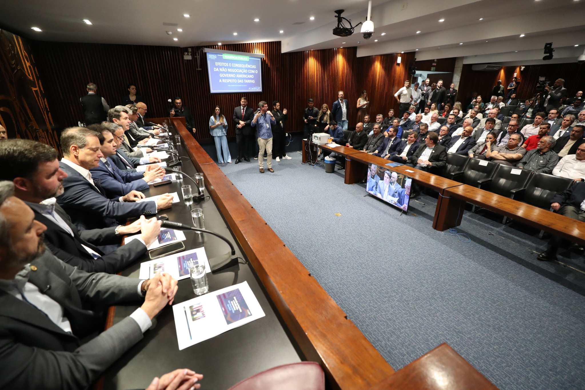 Audiência apresenta medidas para socorrer setor madeireiro do Paraná diante do ‘tarifaço’ dos EUA