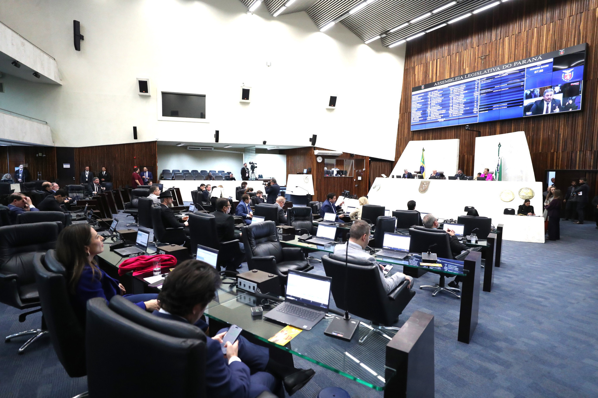 Deputados aprovam projeto com normas para contenção de enchentes no Paraná