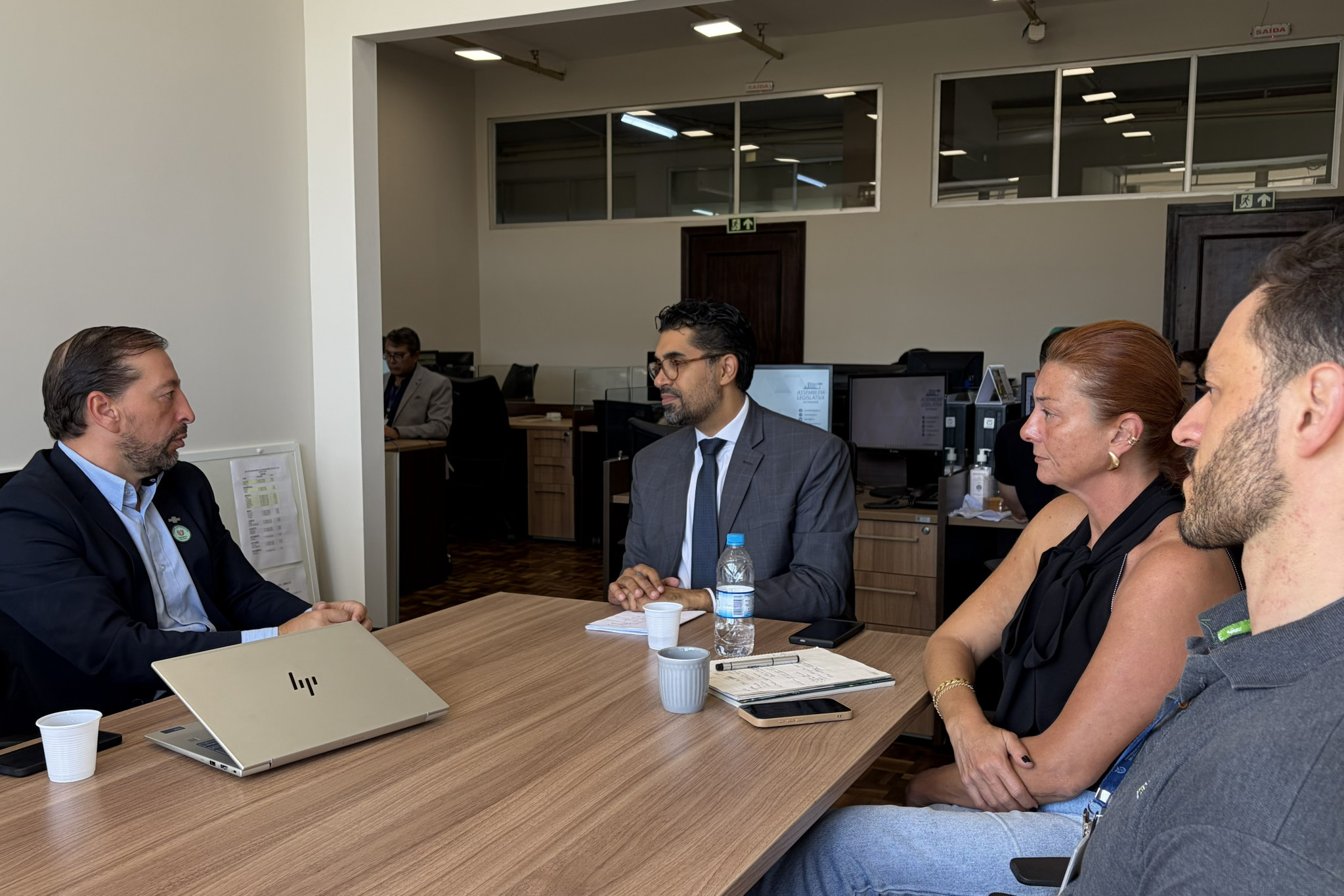 Cooperação entre Escola do Legislativo e Sebrae/PR é tema de reunião com foco em planejamento e novas iniciativas