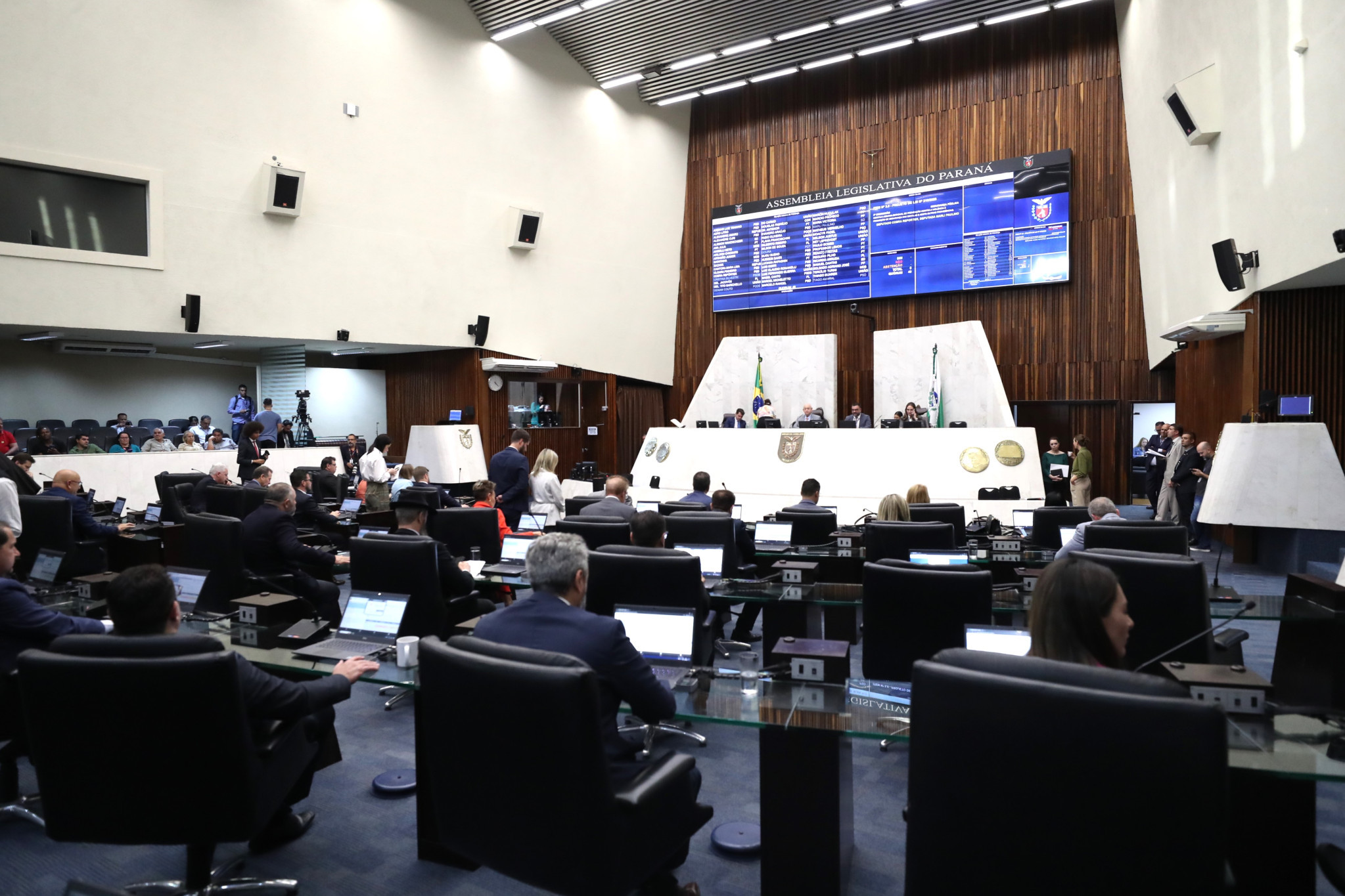 Parlamentares reforçam enfrentamento ao cyberbullying no Paraná