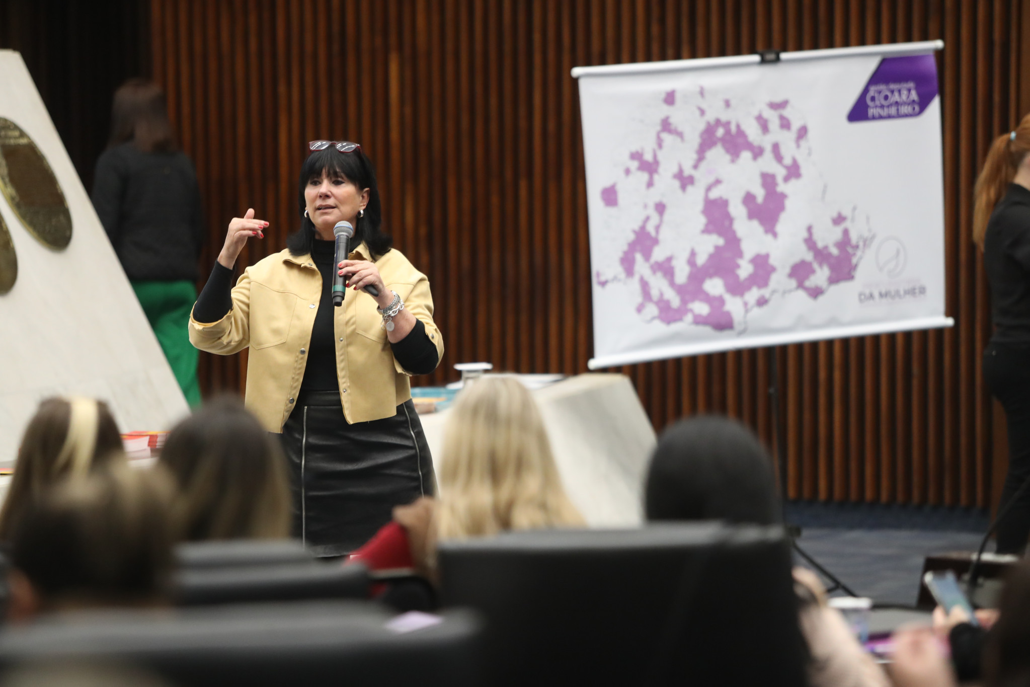 Políticas para Mulheres da Prefeitura de Curitiba são apresentadas em palestra na Assembleia Legislativa