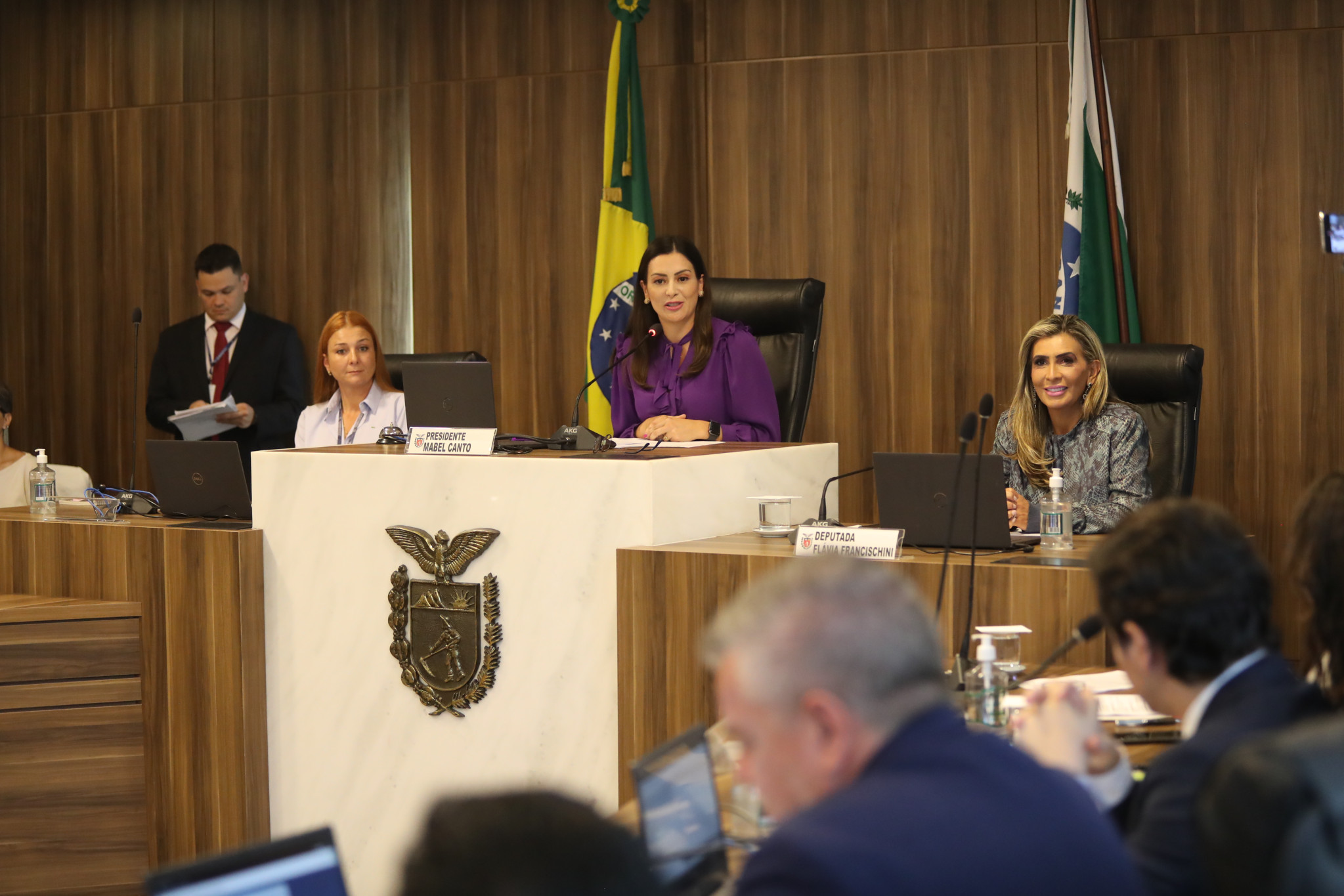 Lugar das deputadas é  no comando da CCJ