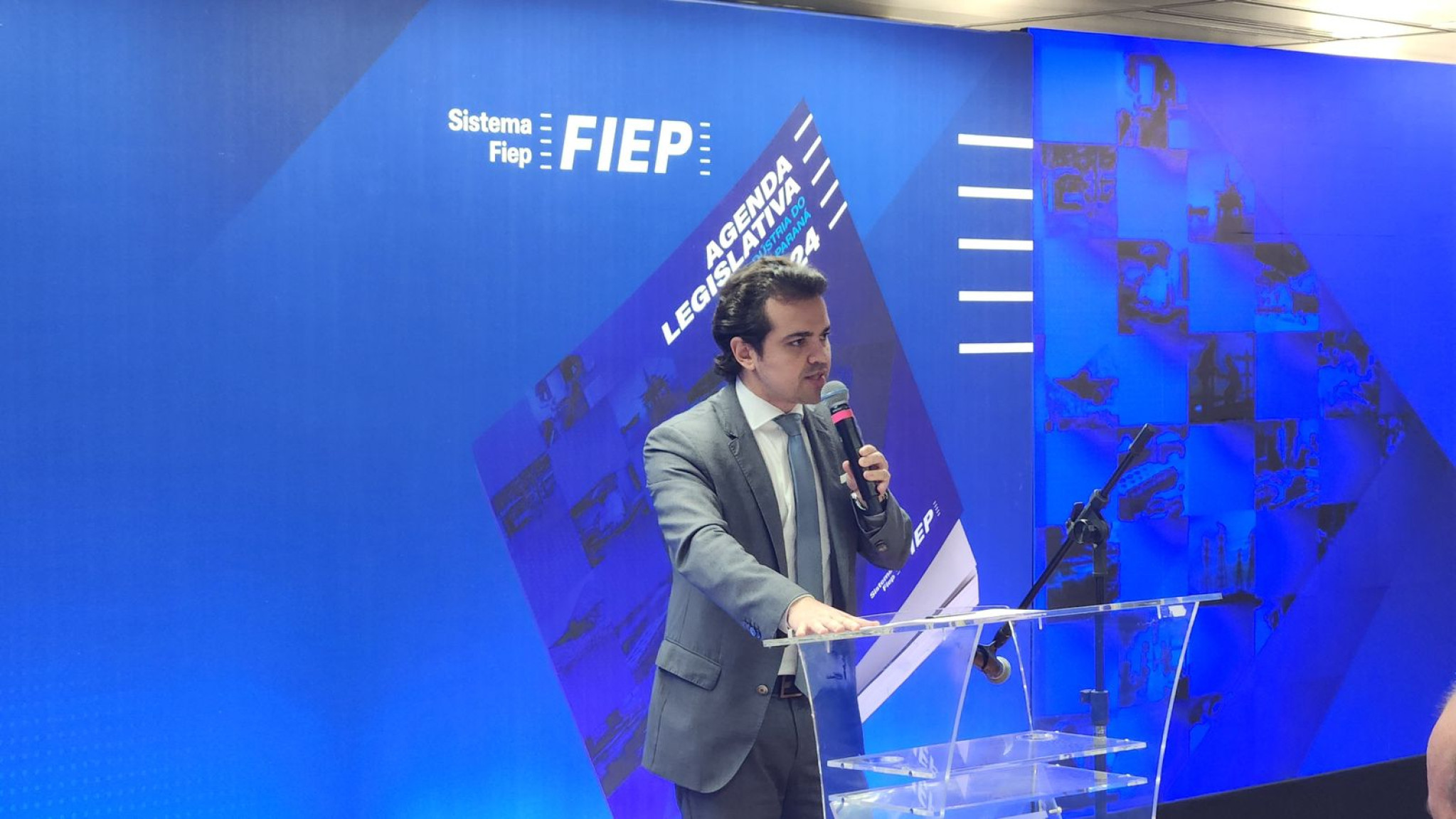 Deputado Luiz Fernando Guerra (União) celebra a 18ª edição da Agenda Legislativa de Indústria e Comércio da FIEP