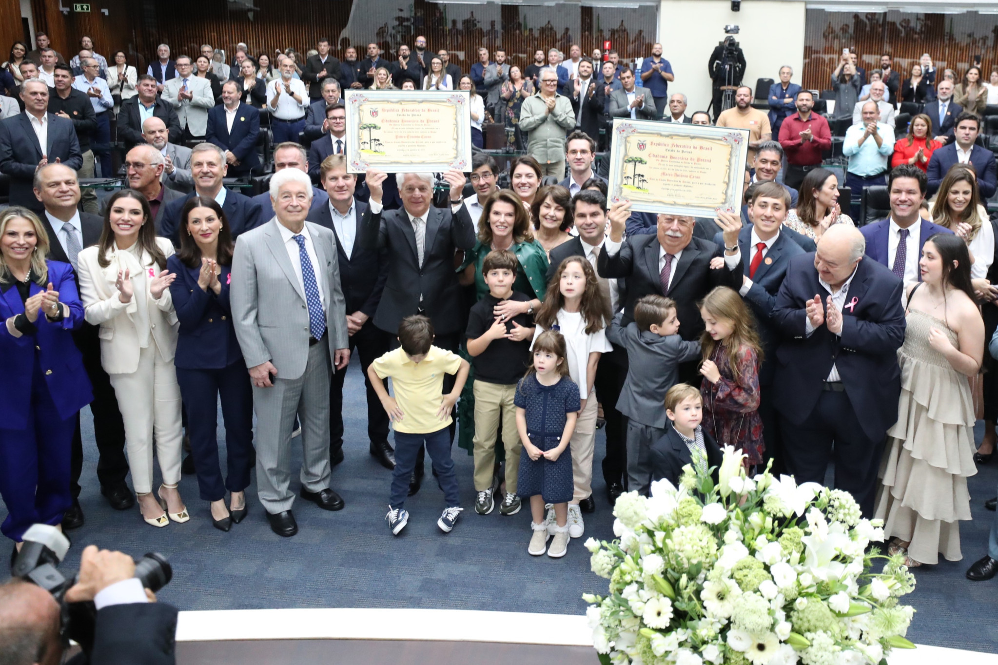 Assembleia Legislativa concede título de Cidadão Honorário do Paraná aos médicos Marco Antônio e Pedro Ernesto Caron