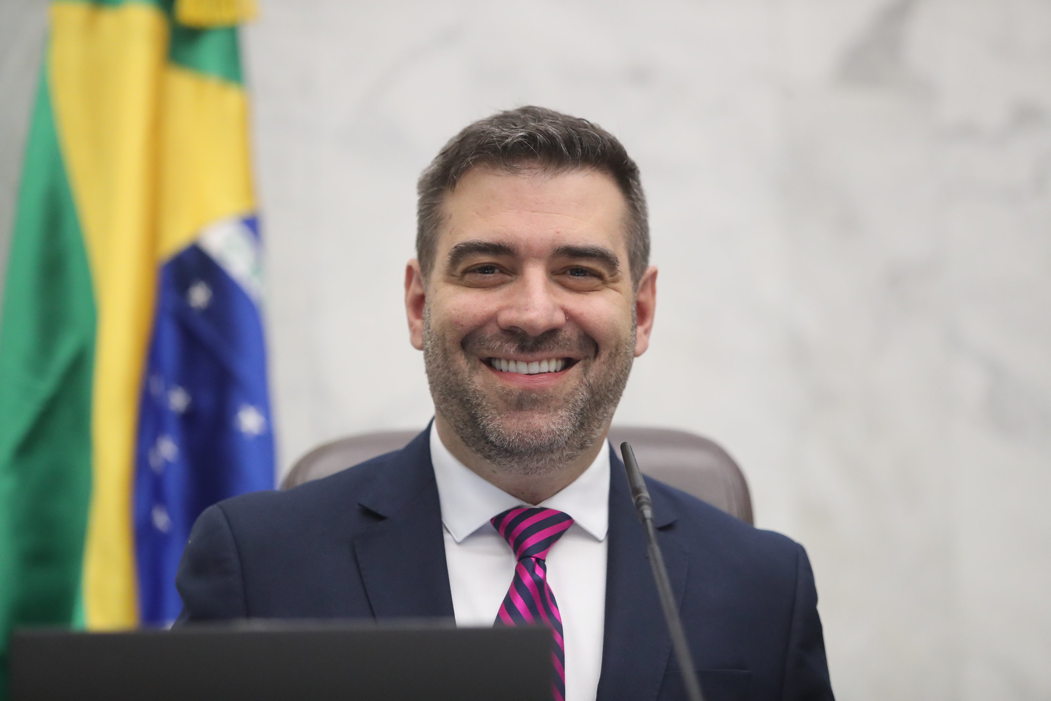 Deputado Denian Couto (Podemos) apresenta projeto para dar mais transparência nas escolas públicas