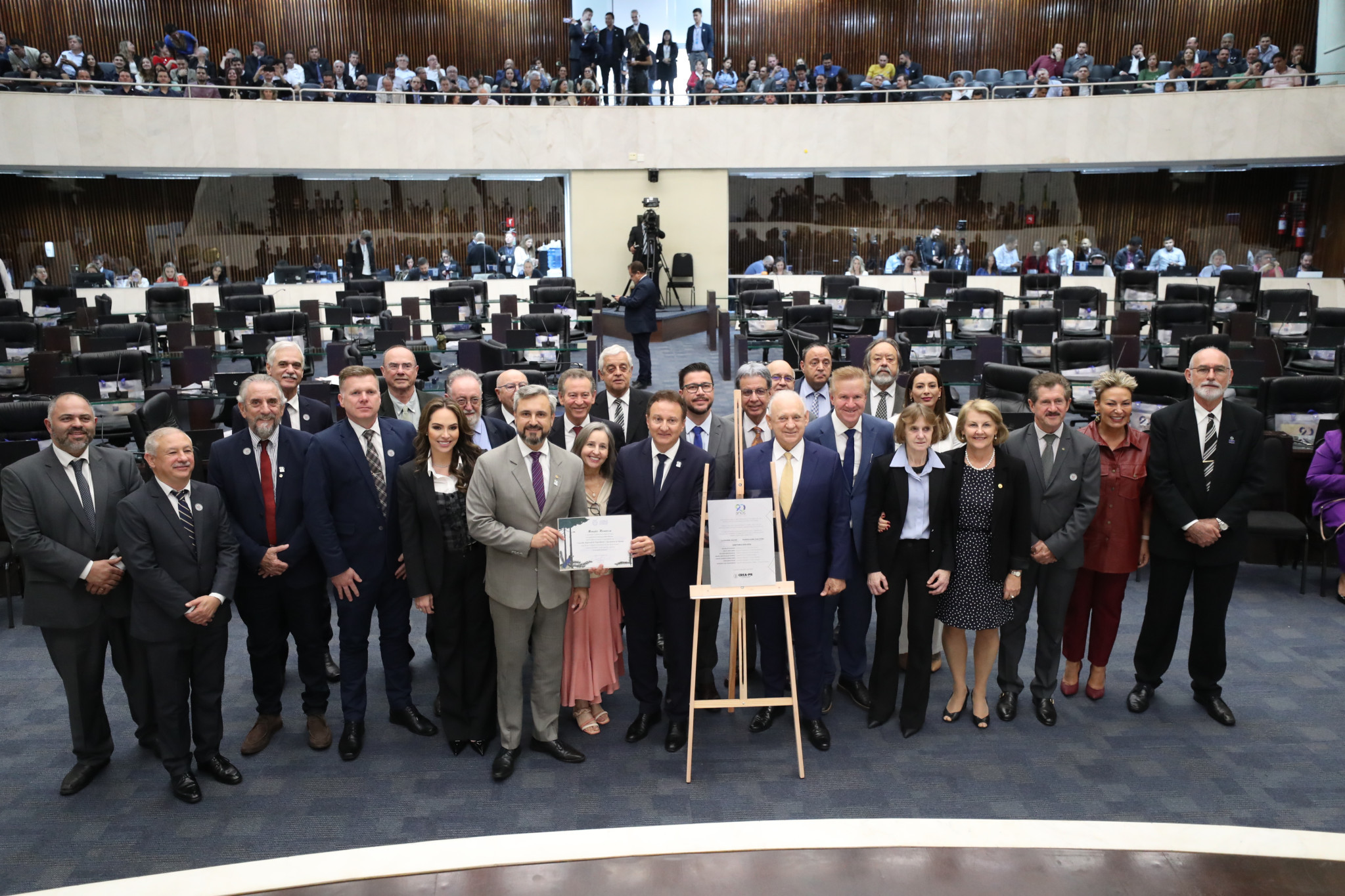 Assembleia Legislativa do Paraná presta homenagem ao CREA-PR que está celebrando 90 anos