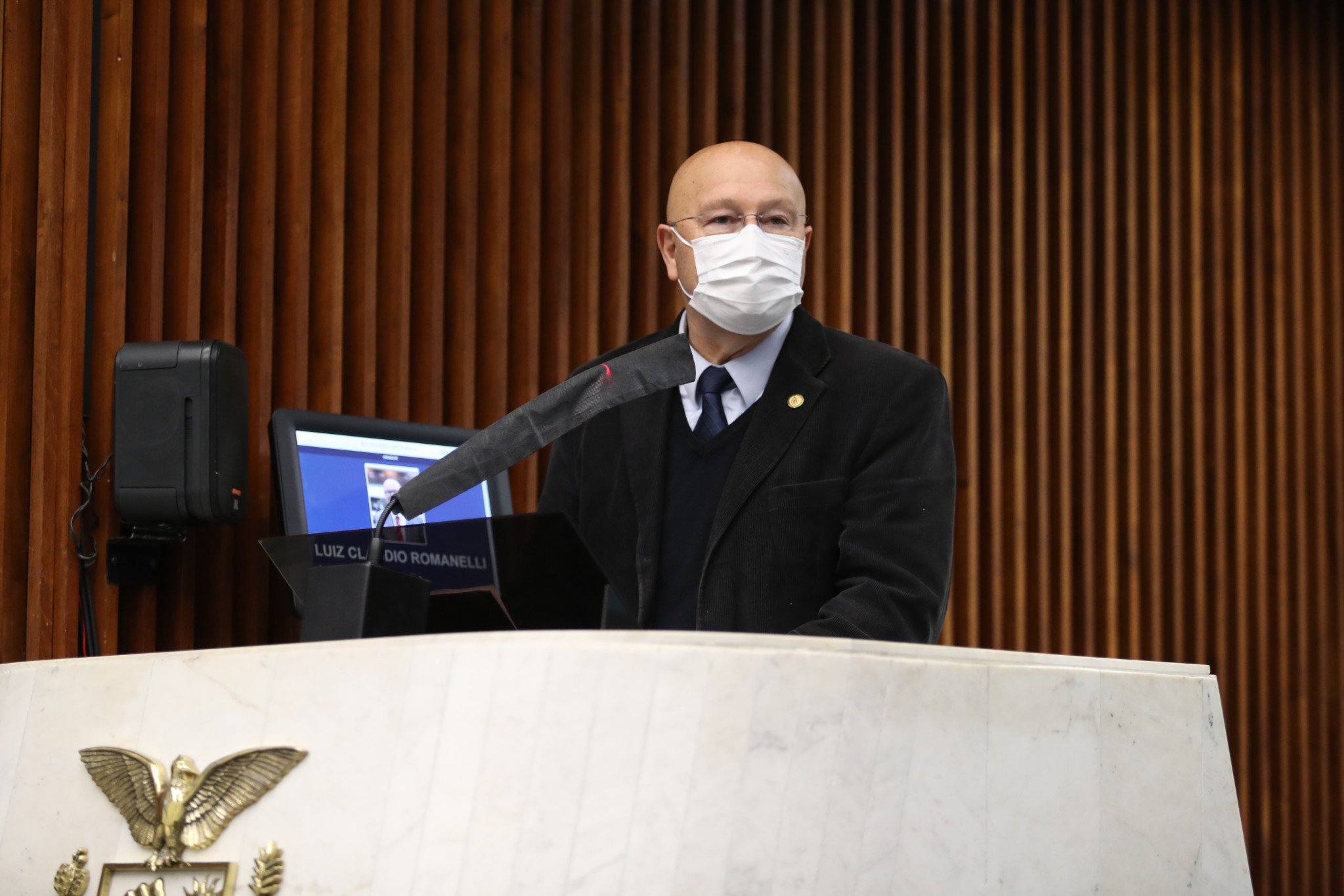 Parlamentares fazem defesa enfática da democracia durante sessão plenária