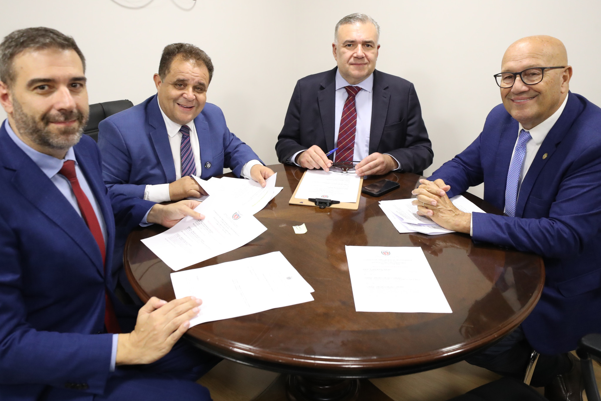 Projetos de doação de imóveis e denominações de obras públicas são aprovados