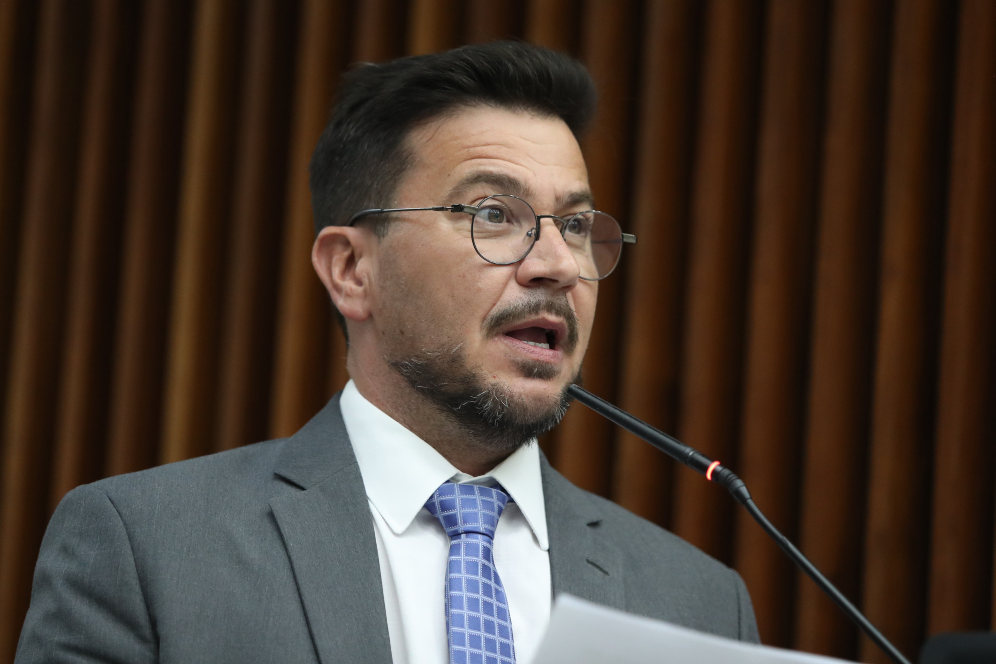Líder da Oposição destaca suspensão de multas do free flow pelo Governo Federal e aponta falhas no pedágio no Paraná