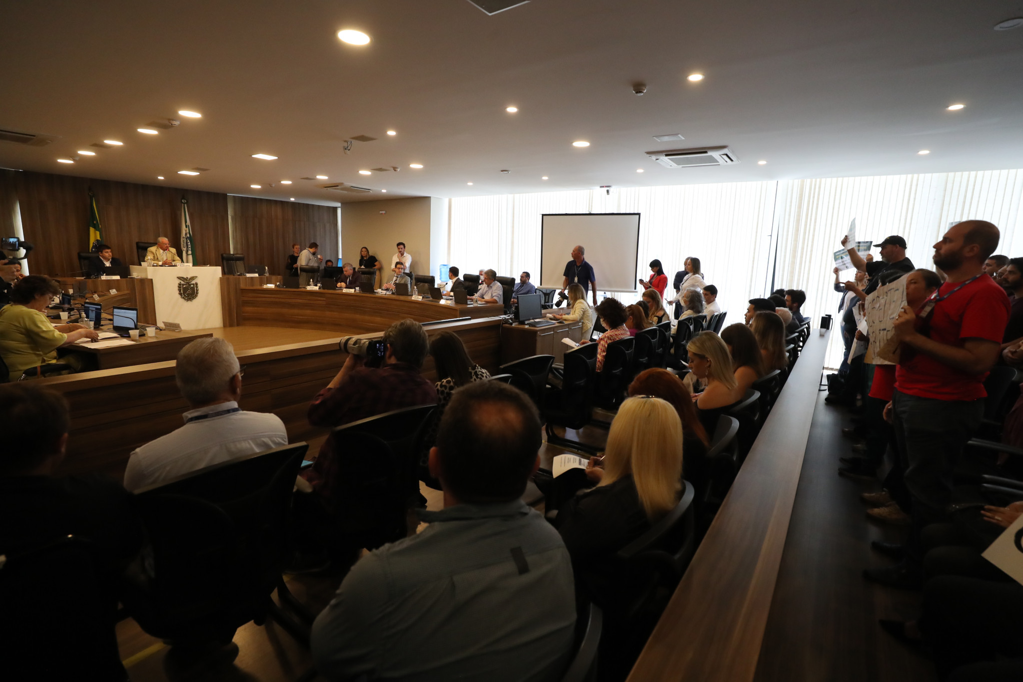 Projeto que trata da reforma administrativa do Estado é aprovado na CCJ