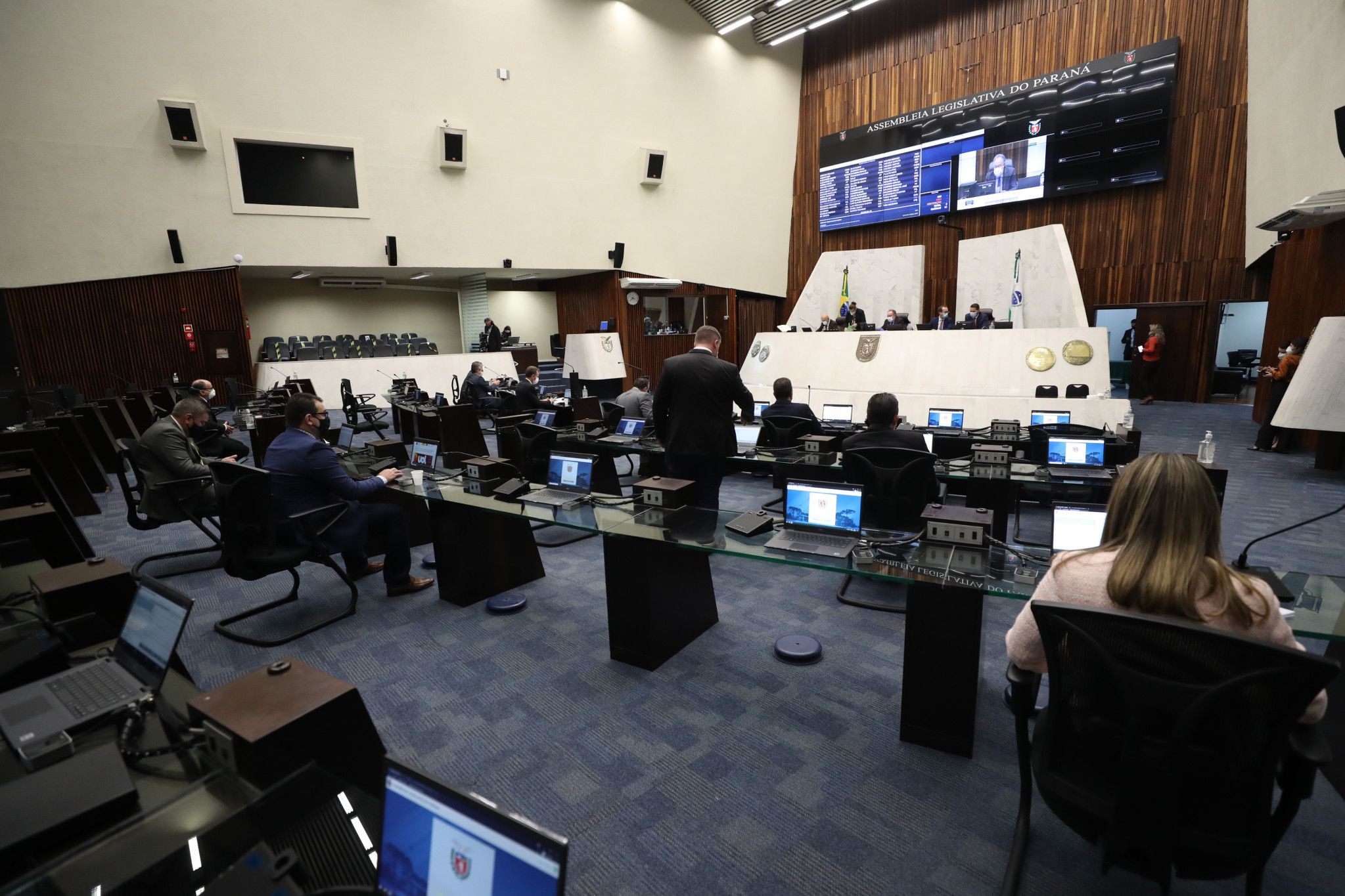 Prorrogação de programa vai garantir emprego a milhares de jovens