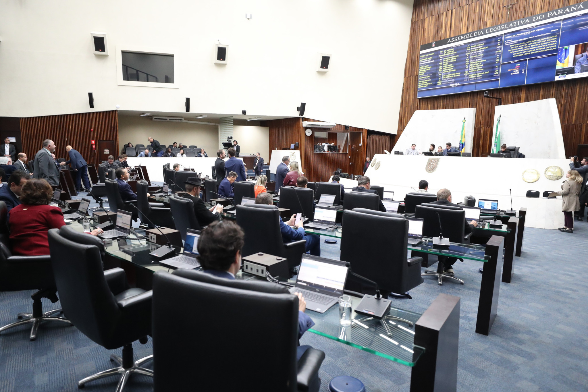 Aprovada Campanha Abril Laranja para prevenir a crueldade animal no Paraná