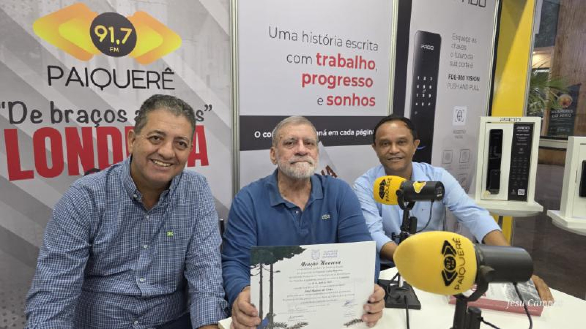 Deputado Cobra Repórter (PSD) entrega Menção Honrosa ao radialista J. Mateus