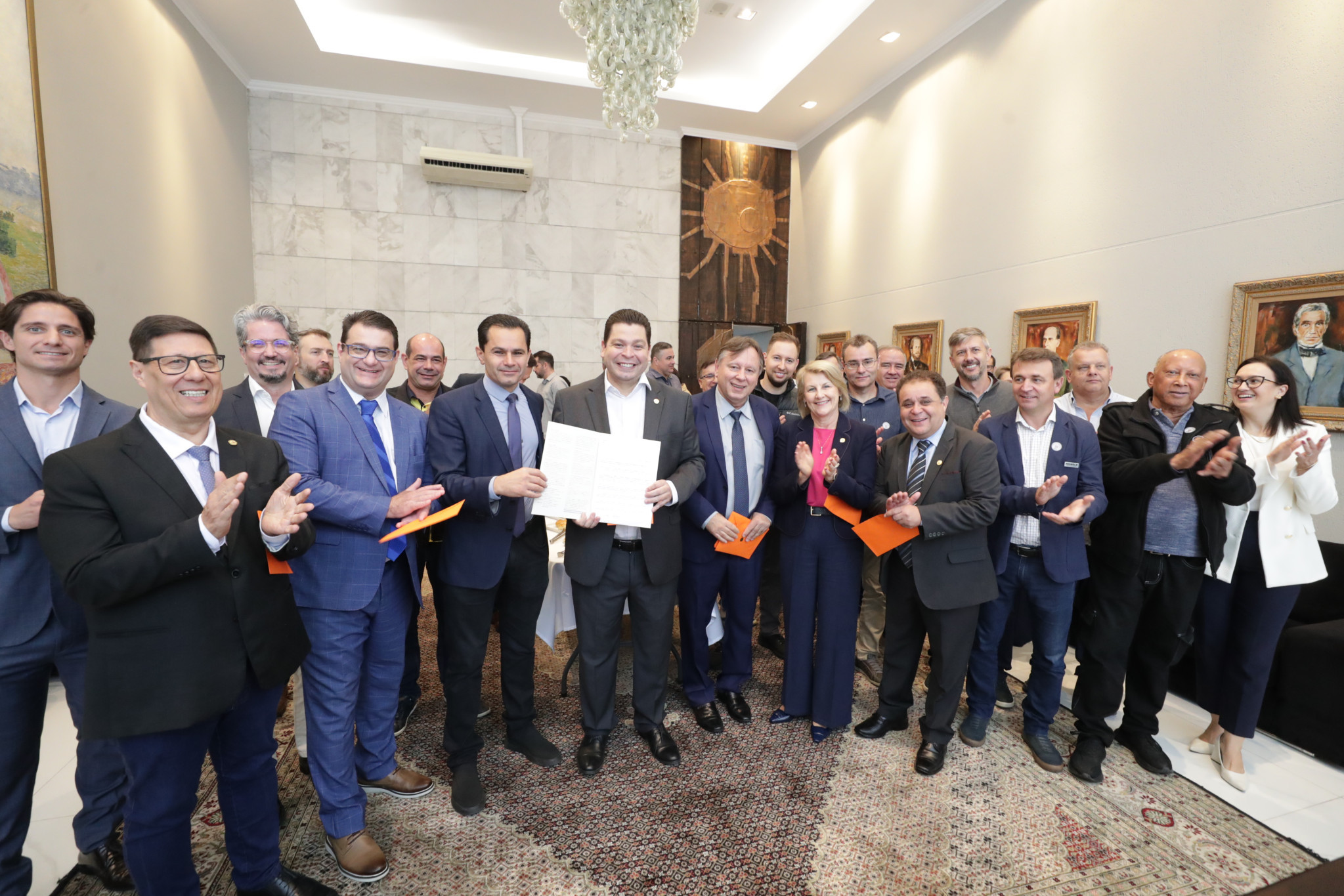 Frente Parlamentar recebe demandas de comerciantes de materiais de construção