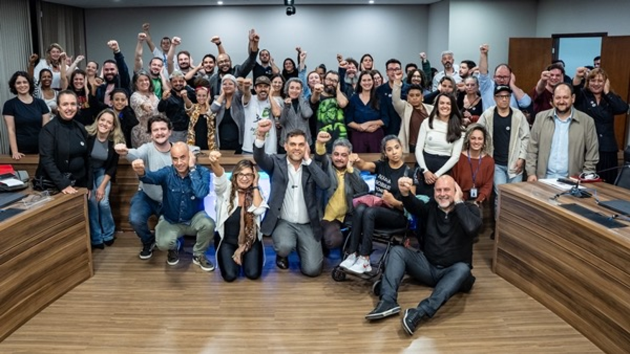 Deputado Goura (PDT) propõe criação do Dia dos Pais e Mães Surdos e da Semana das Filhas e Filhos de Pais Surdos no Paraná